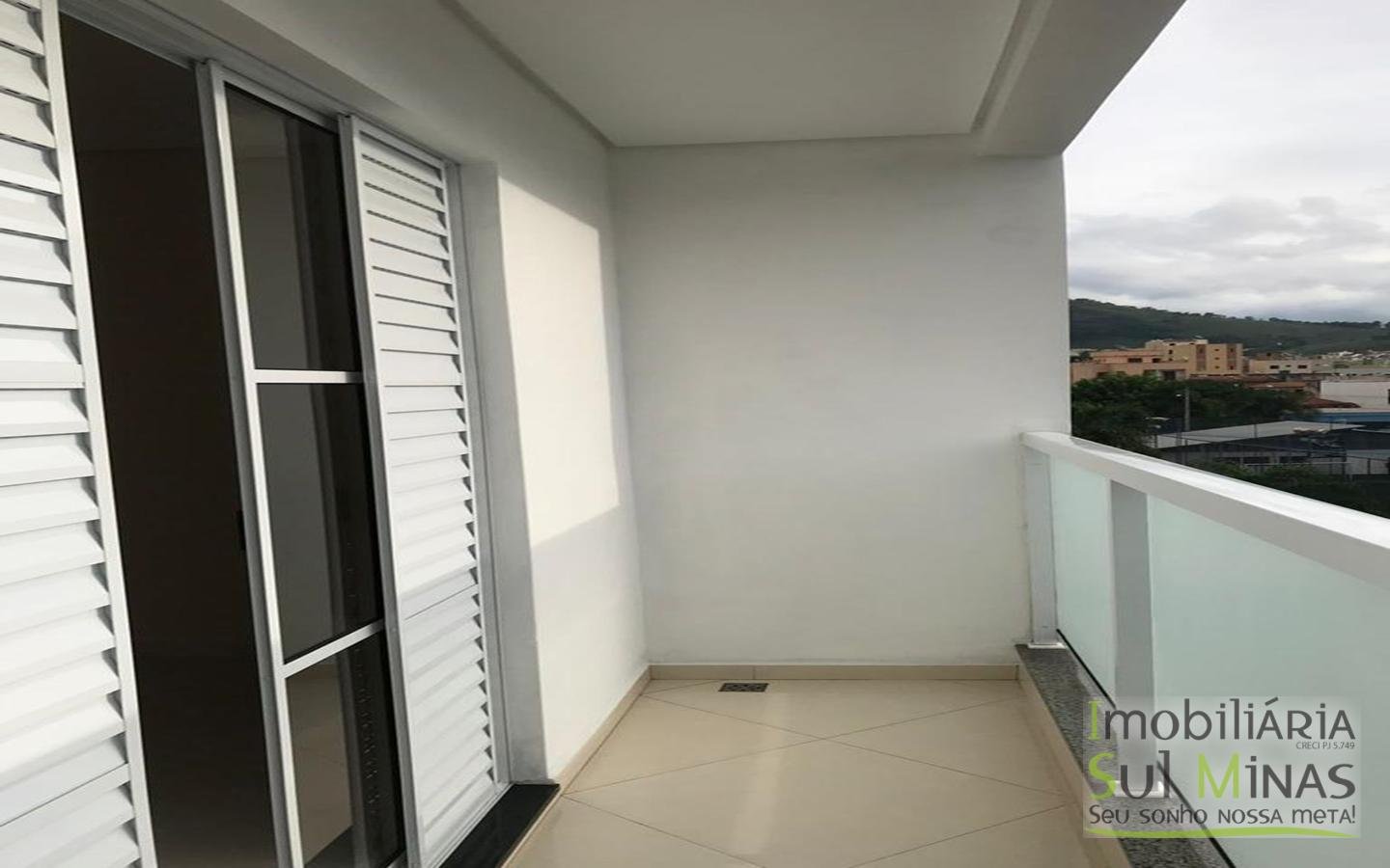 Apartamento com 102 m² no Centro à Venda em Cambuí MG Cód. 2136 (24)