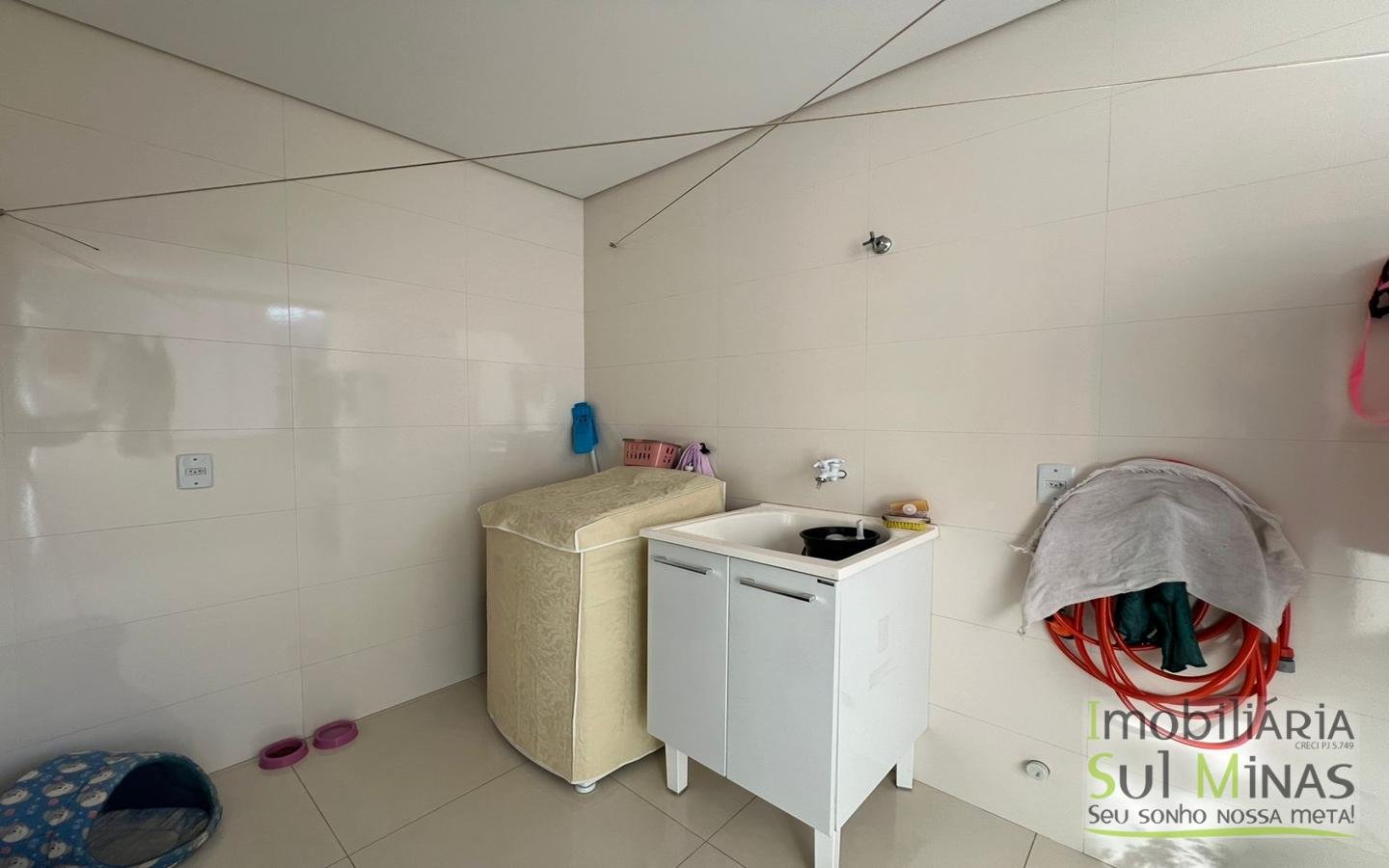 Apartamento com 102 m² no Centro à Venda em Cambuí MG Cód. 2136 (9)