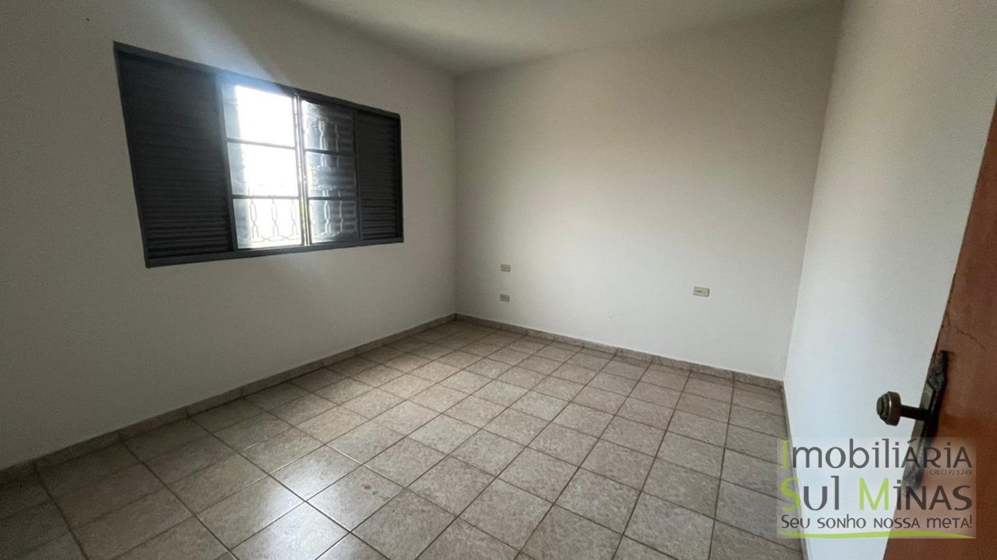 Apartamento para locação no centro de Cambui MG sem garagem (4)