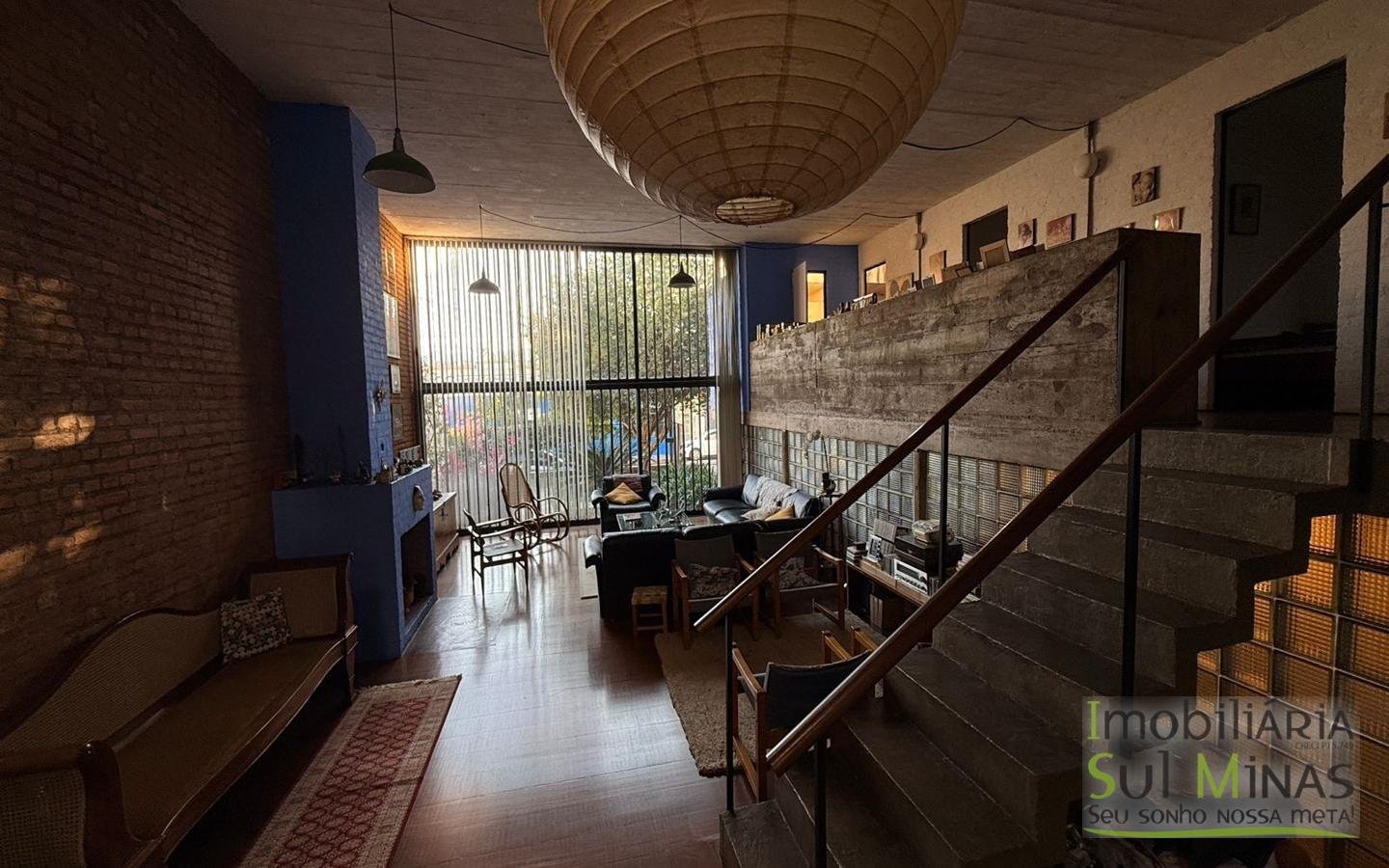 Casa Ampla à Venda no Centro de CambuíMG com Piscina e Lareiracod2453 (11)