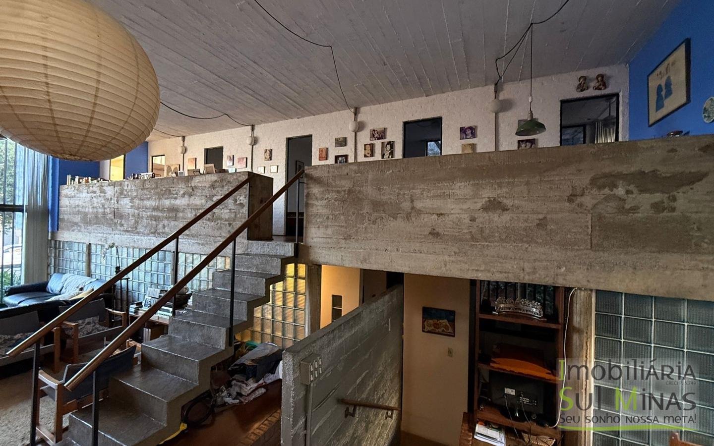 Casa Ampla à Venda no Centro de CambuíMG com Piscina e Lareiracod2453 (12)