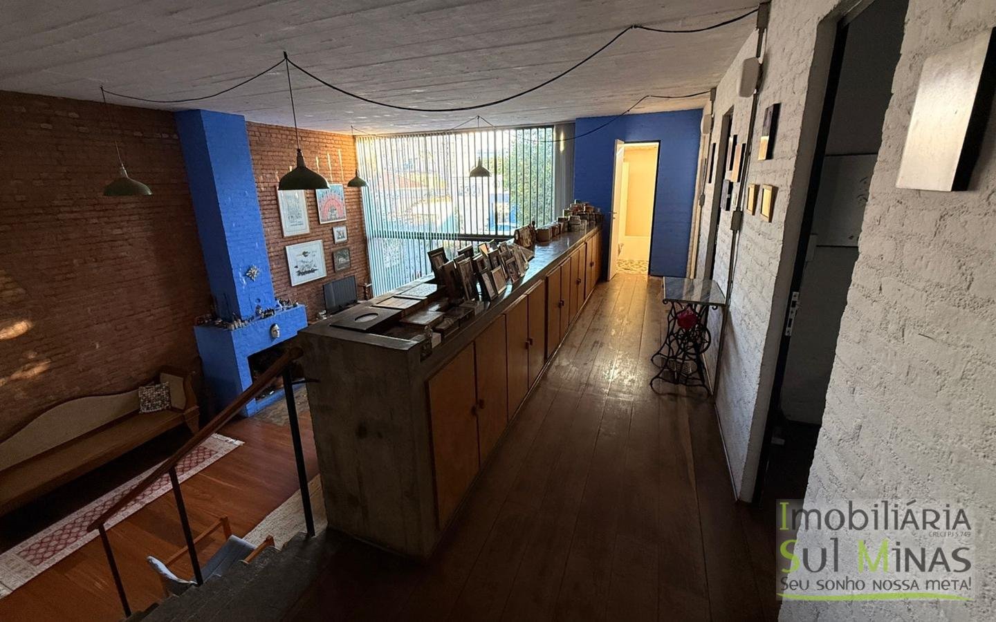 Casa Ampla à Venda no Centro de CambuíMG com Piscina e Lareiracod2453 (13)