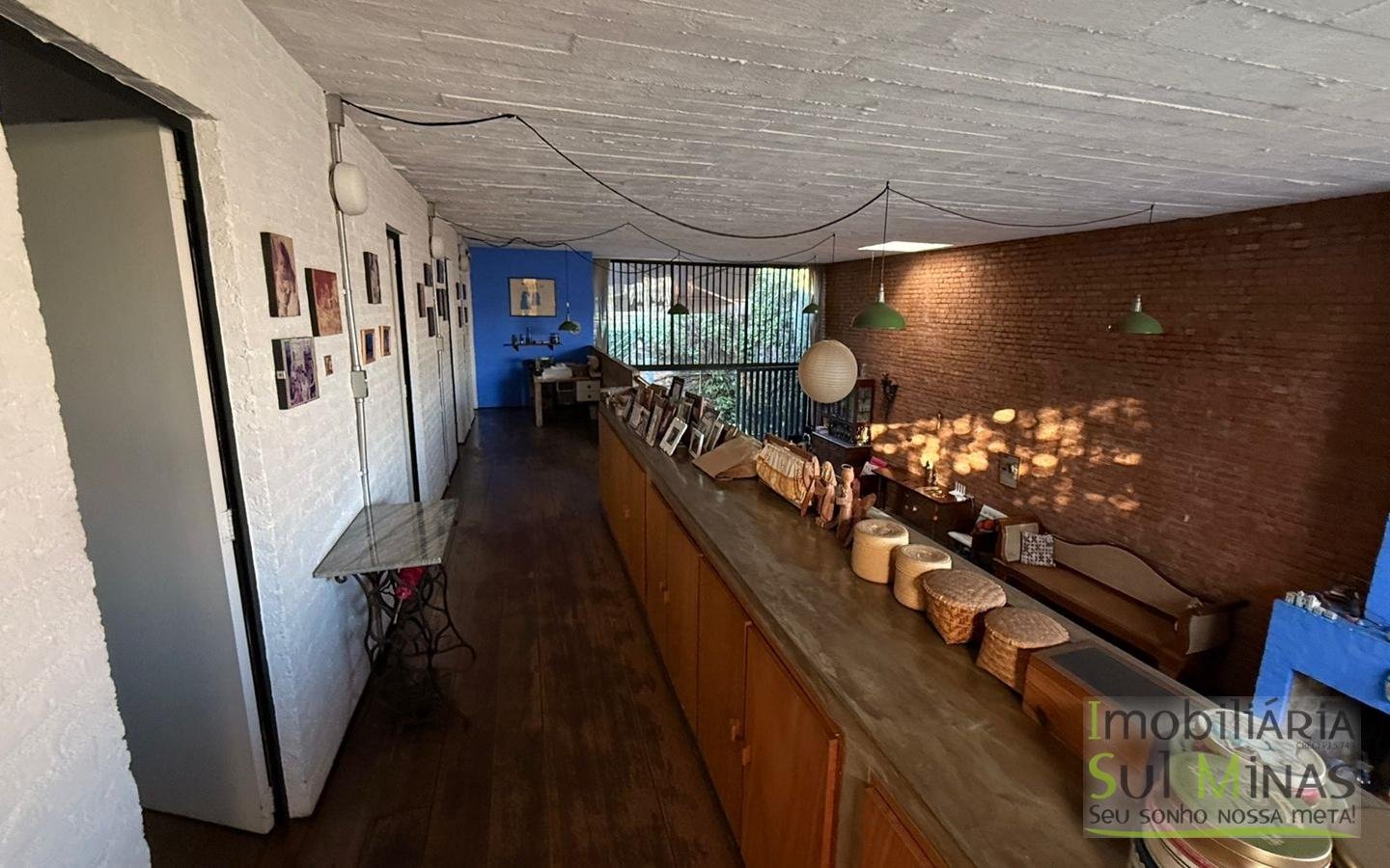 Casa Ampla à Venda no Centro de CambuíMG com Piscina e Lareiracod2453 (14)