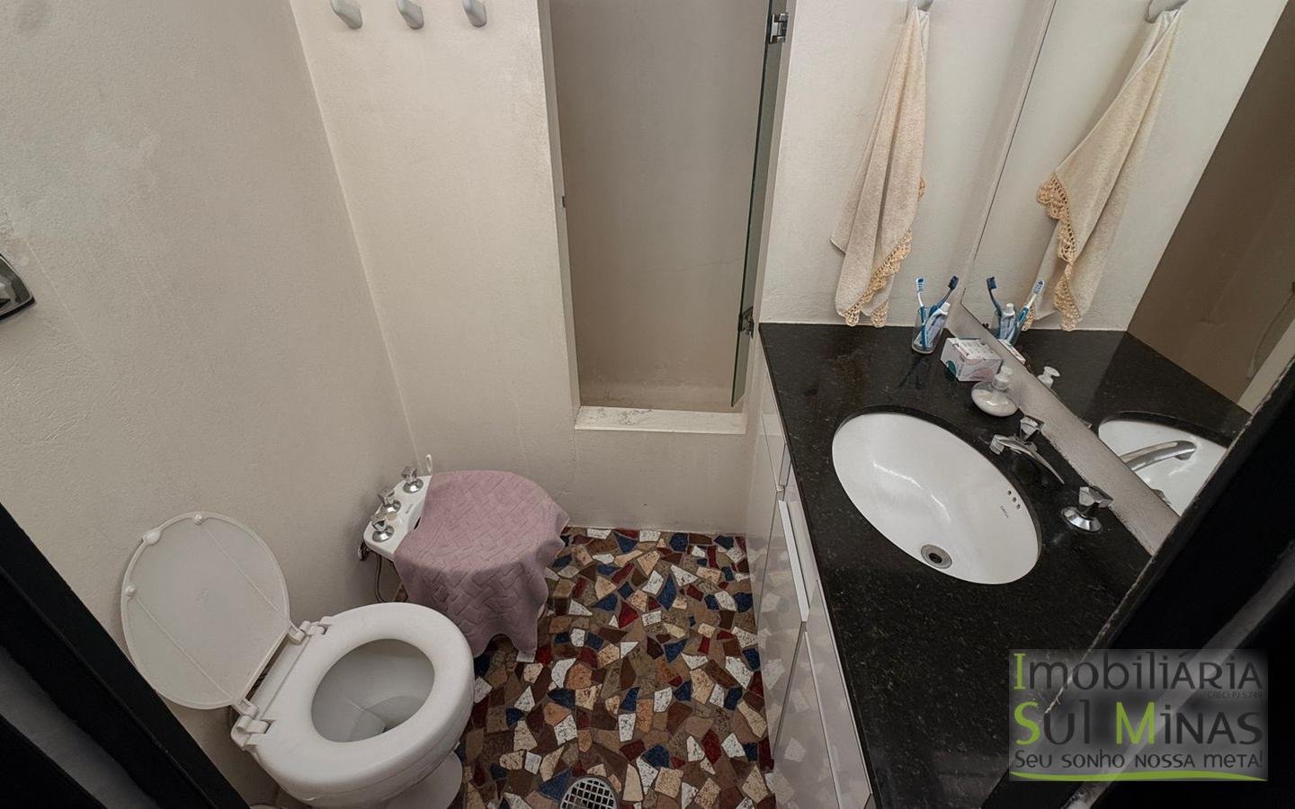 Casa Ampla à Venda no Centro de CambuíMG com Piscina e Lareiracod2453 (19)