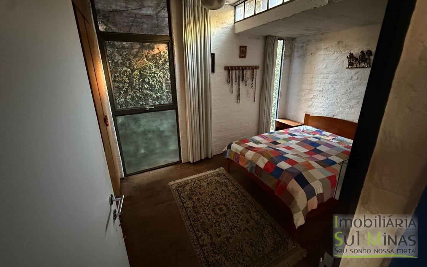 Casa Ampla à Venda no Centro de CambuíMG com Piscina e Lareiracod2453 (21)