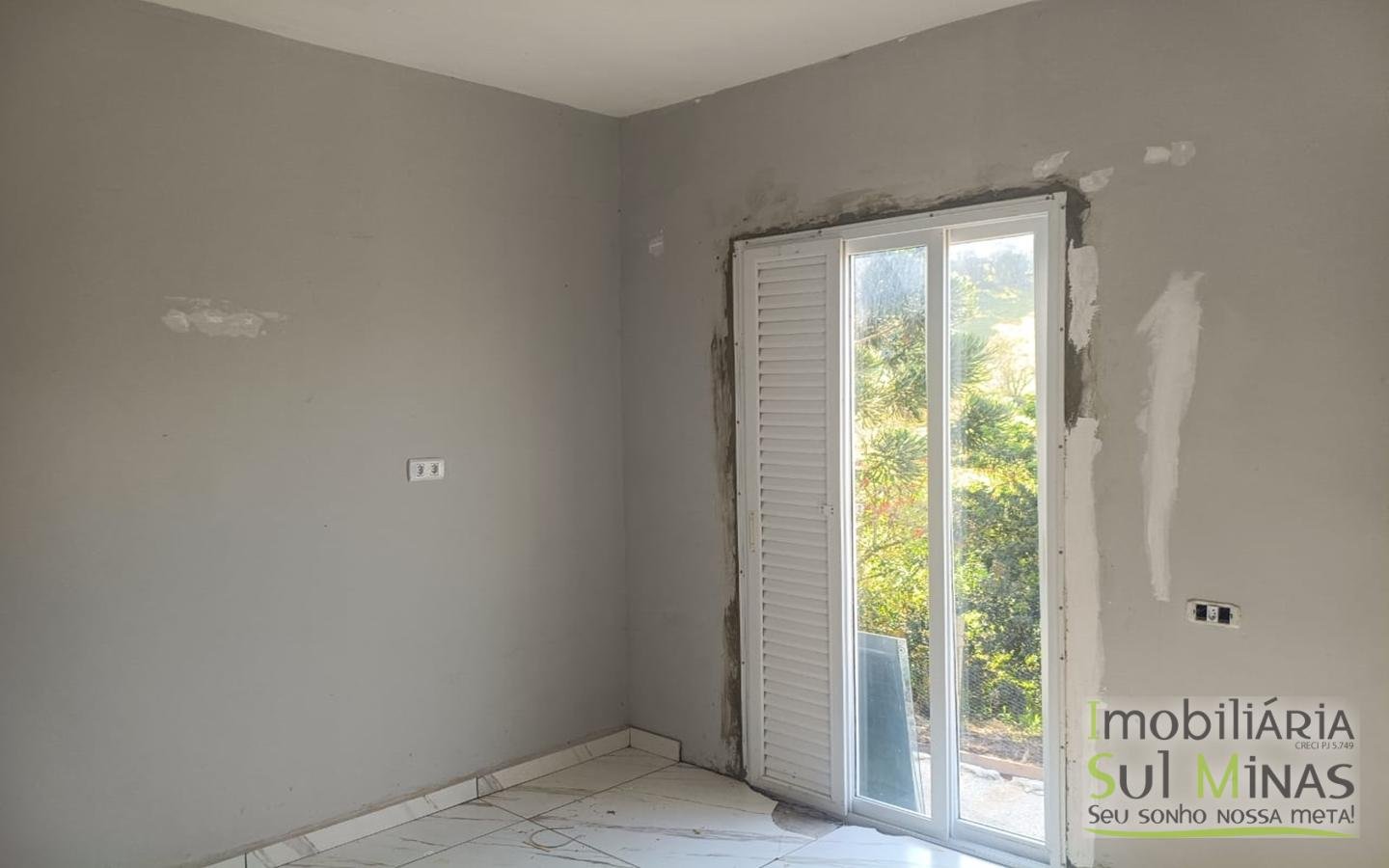 Casa Com 2 Quartos e Amplo Terreno À Venda em Cambuí MG cod2472 (1)