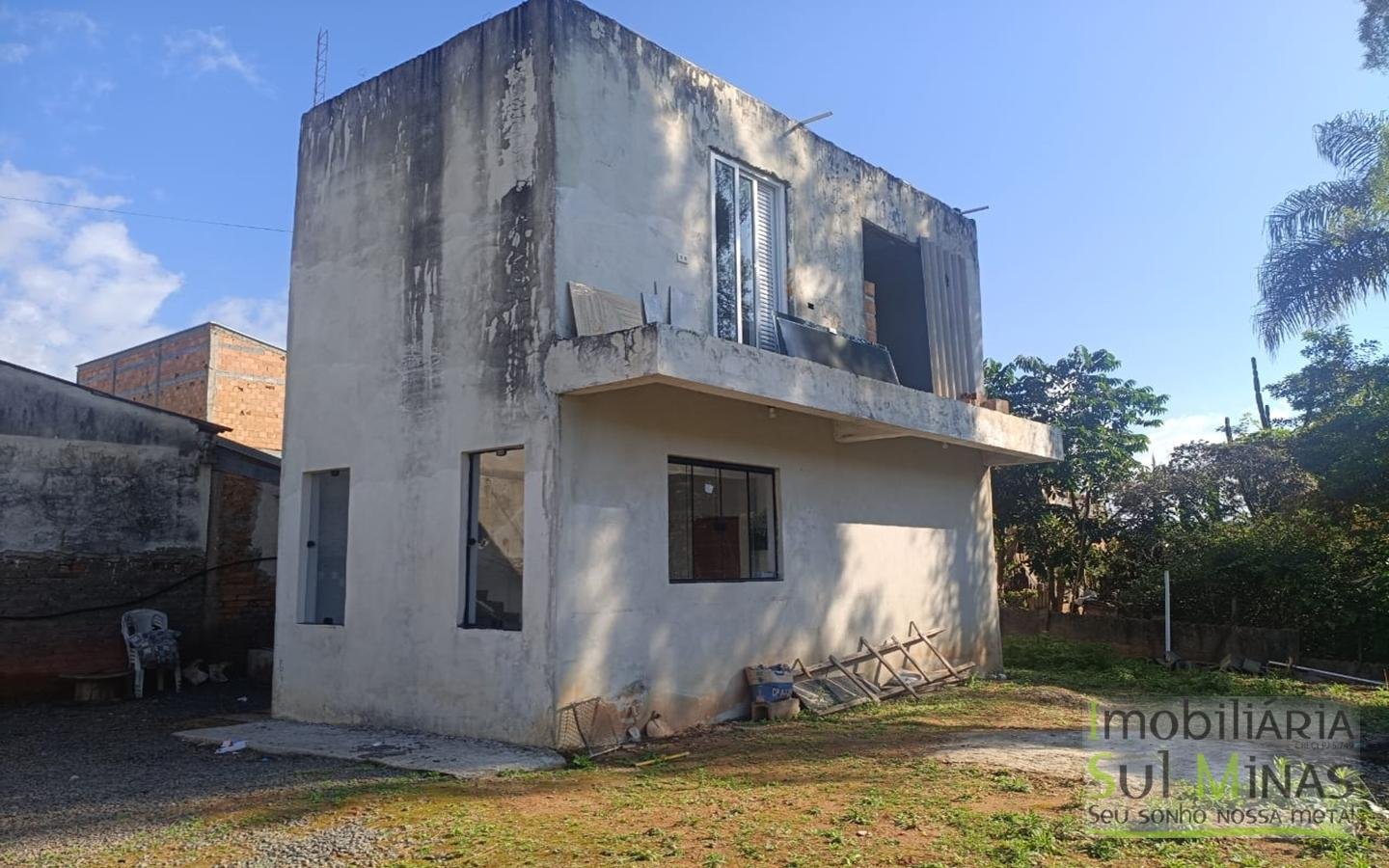 Casa Com 2 Quartos e Amplo Terreno À Venda em Cambuí MG cod2472 (16) Casa Com 2 Quartos e Amplo Terreno À Venda em Cambuí MG cod2472 (16)