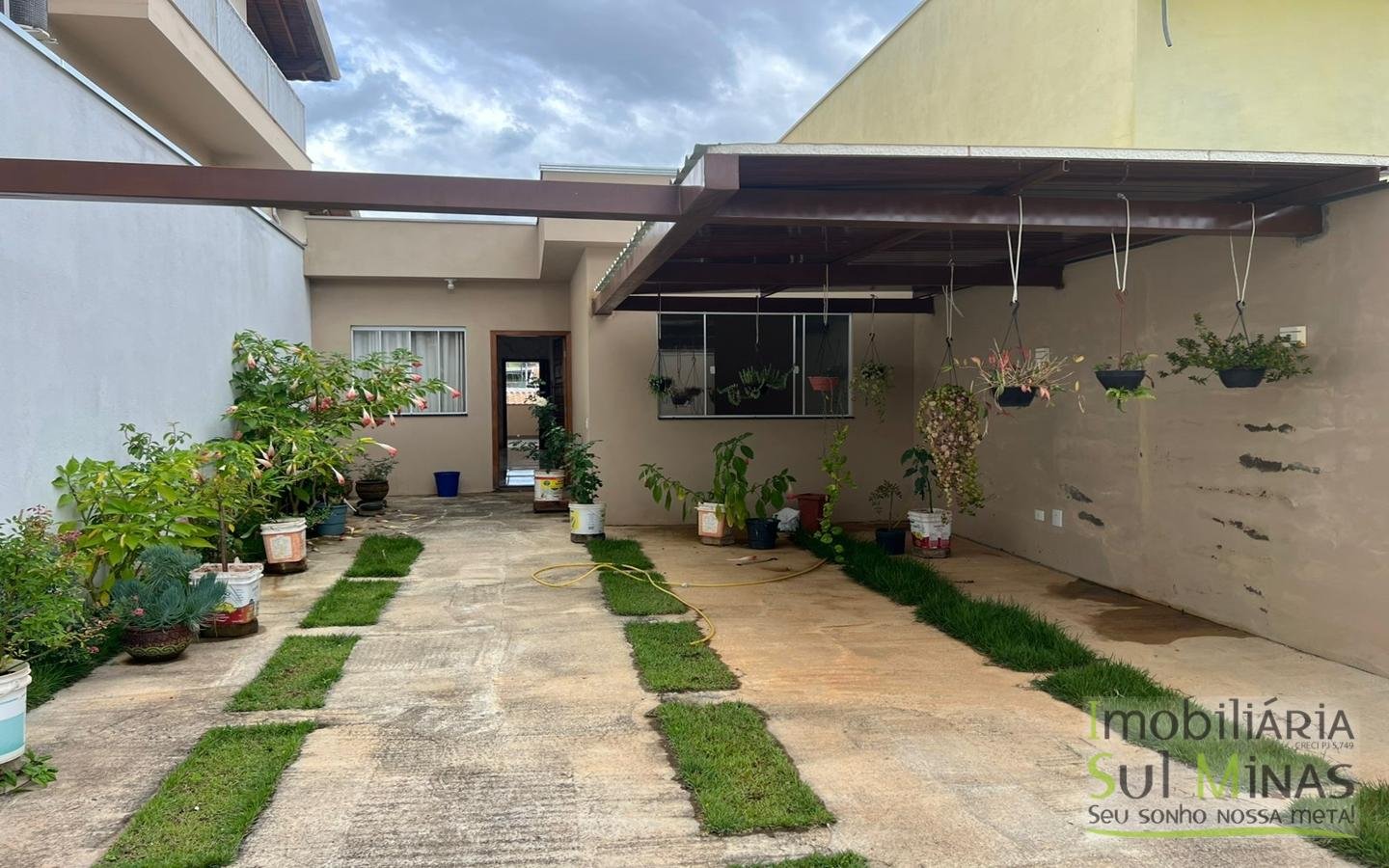 Casa Plana Para Locação em Ótimo Bairro no Córrego do Bom Jesus MG (11)