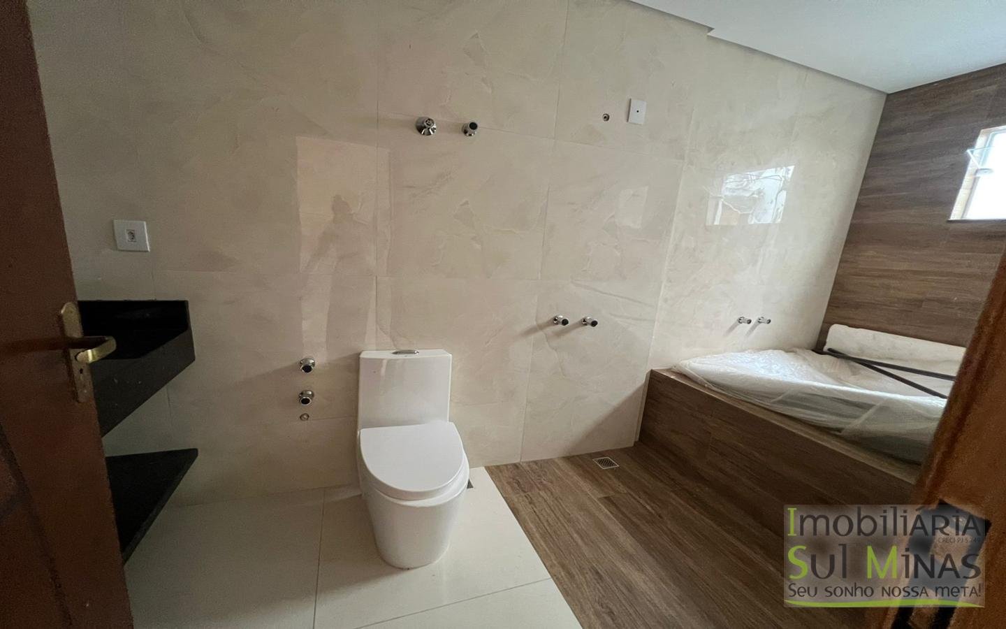 Casa Plana Para Locação em Ótimo Bairro no Córrego do Bom Jesus MG (13)