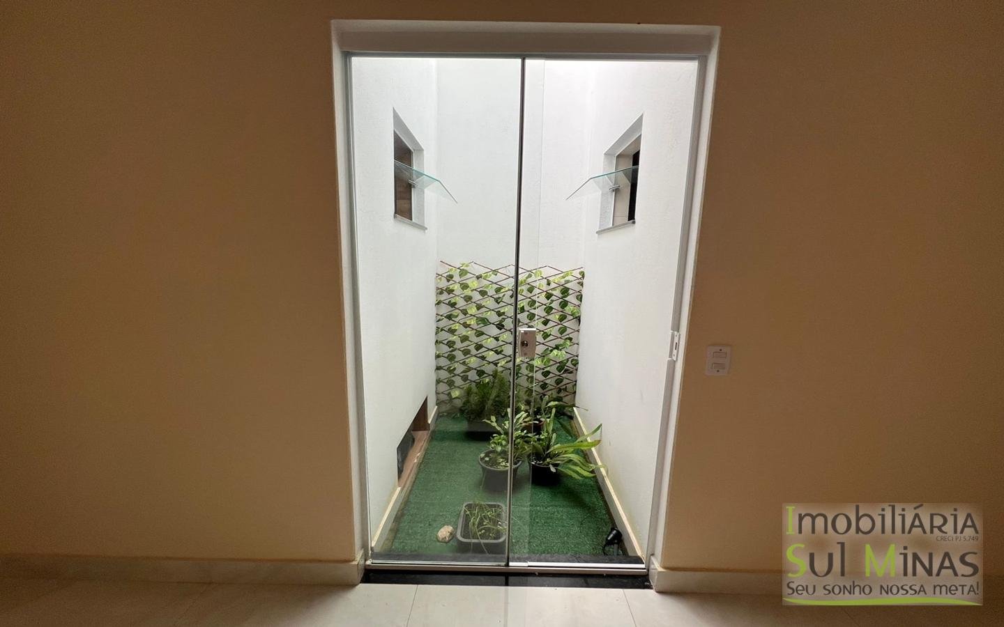Casa Plana Para Locação em Ótimo Bairro no Córrego do Bom Jesus MG (14)