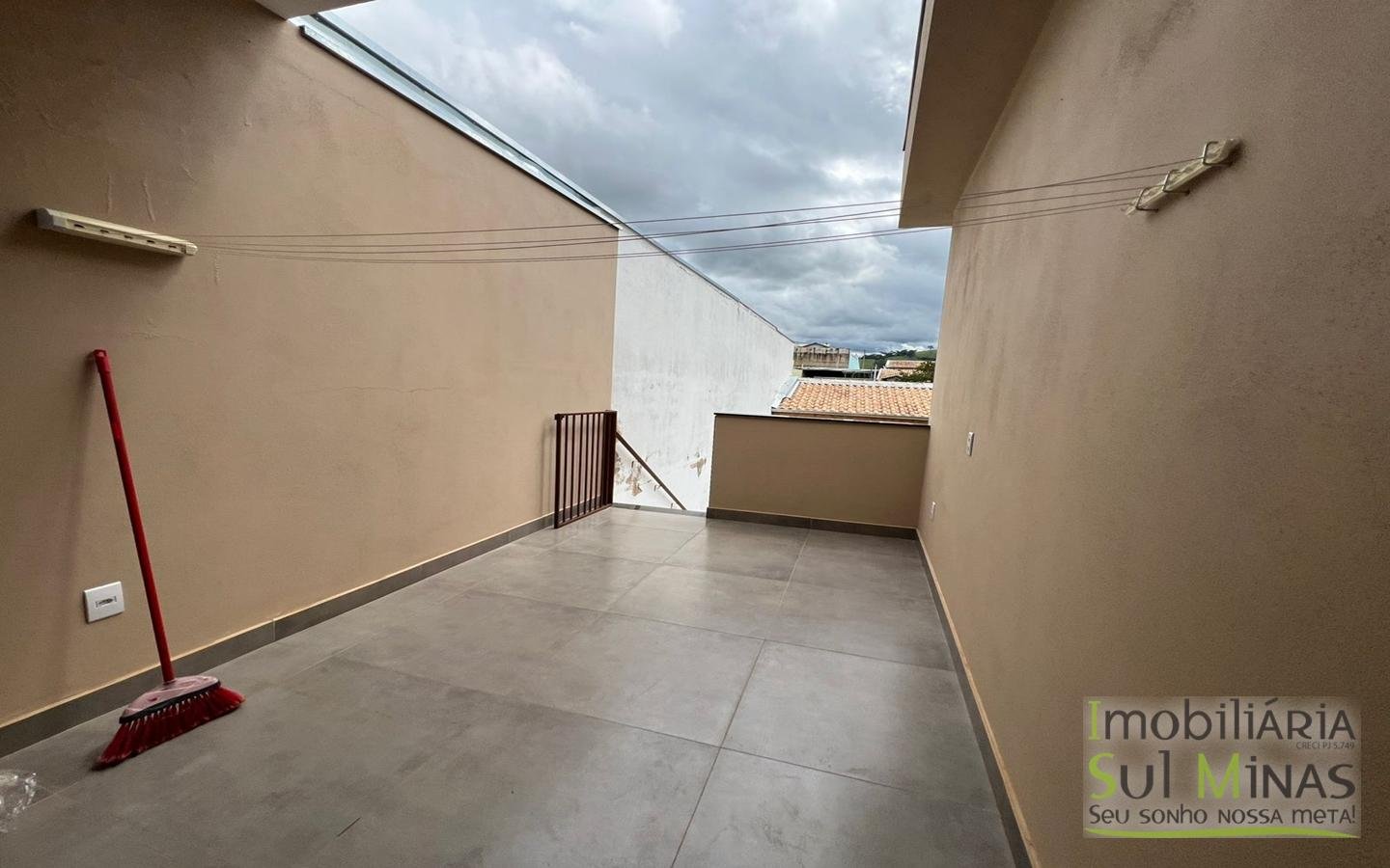 Casa Plana Para Locação em Ótimo Bairro no Córrego do Bom Jesus MG (4)