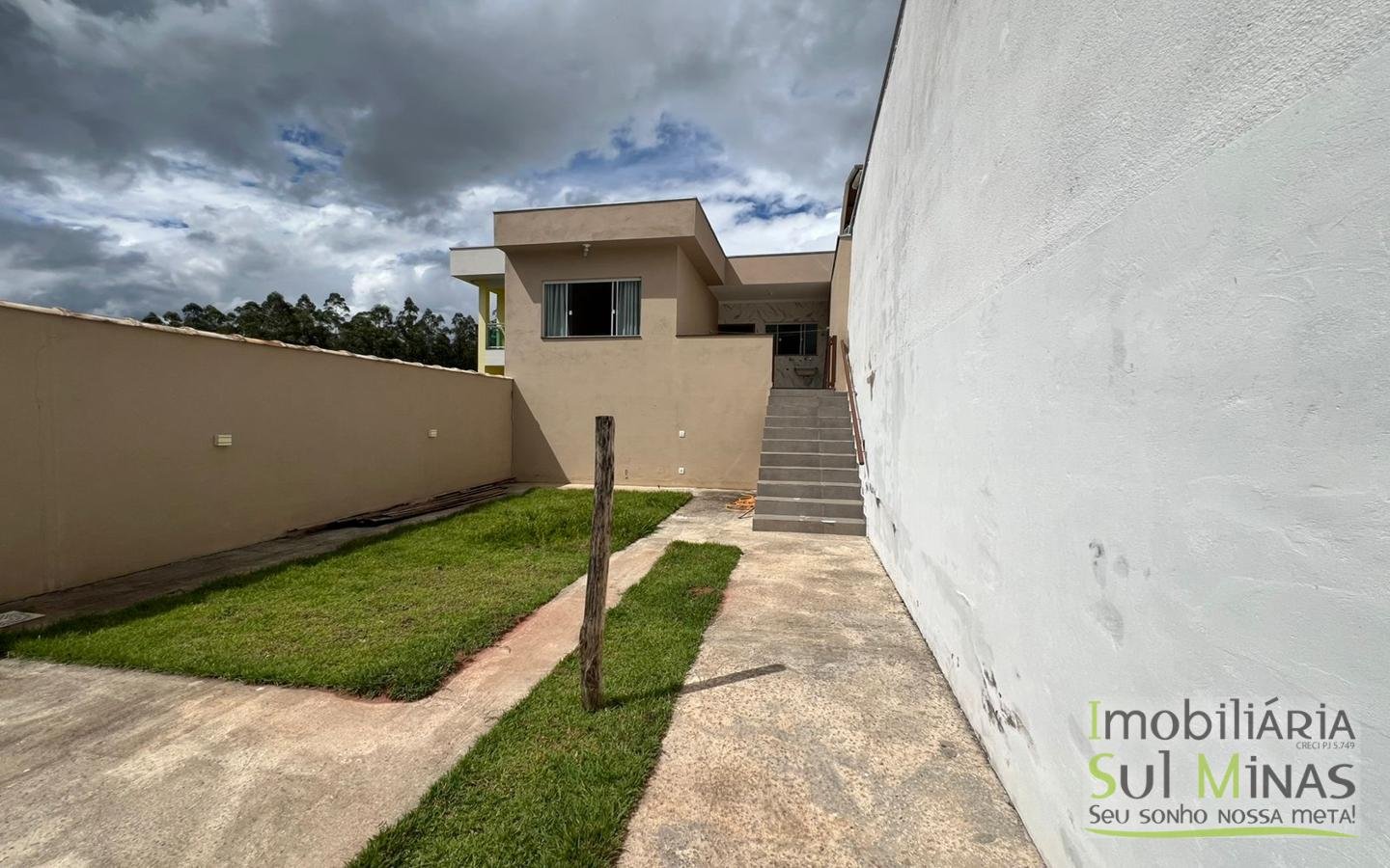 Casa Plana Para Locação em Ótimo Bairro no Córrego do Bom Jesus MG (7)
