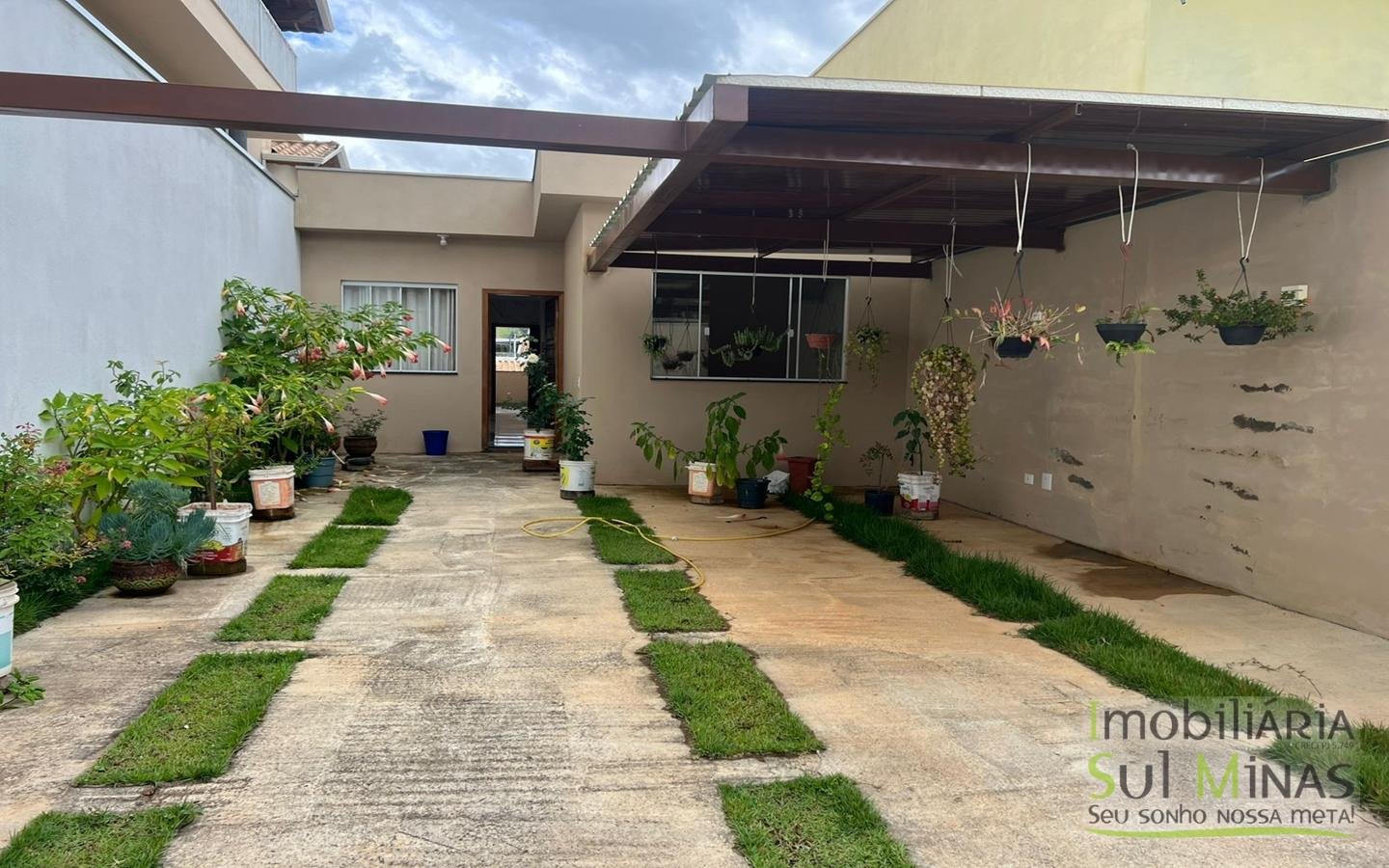 Casa Plana Para Locação em Ótimo Bairro no Córrego do Bom Jesus MG (8)