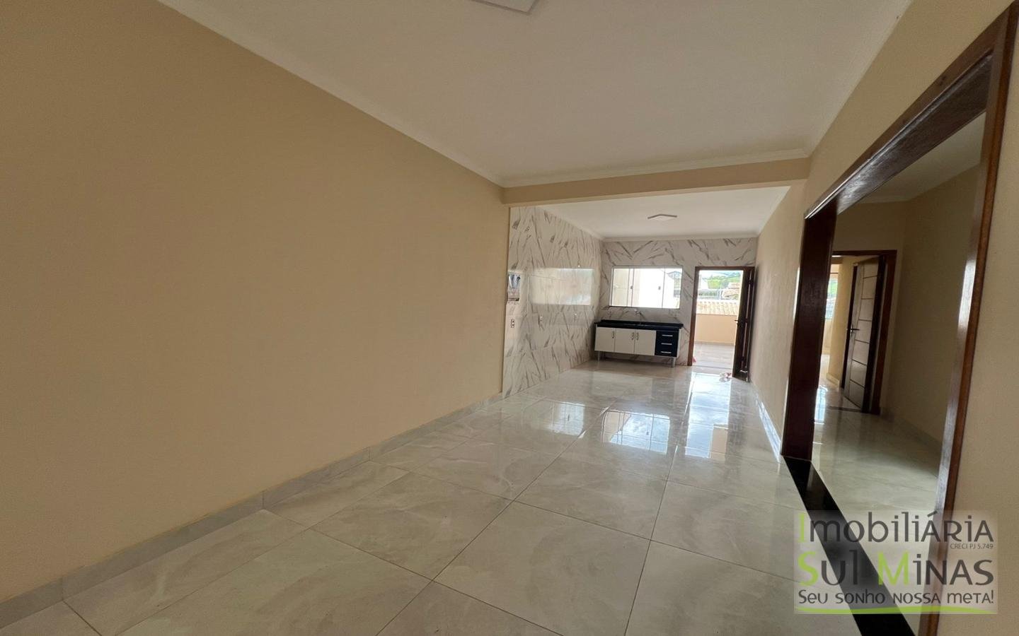 Casa Plana Para Locação em Ótimo Bairro no Córrego do Bom Jesus MG (9)