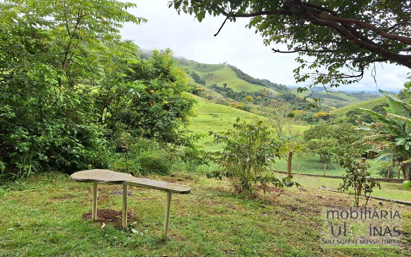 Chácara de 1.000 m² a 6,5km da Fernao Dias a venda no Sul de Minas Cod. 1942 (19)