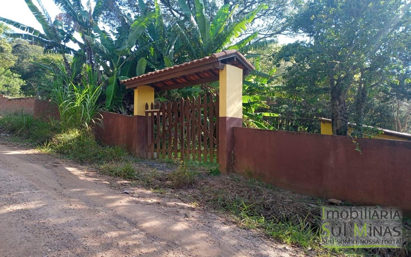 Chácara de 1.000 m² a 6,5km da Fernao Dias a venda no Sul de Minas Cod. 1942 (2) Chácara de 1.000 m² a 6,5km da Fernao Dias a venda no Sul de Minas Cod. 1942 (2)