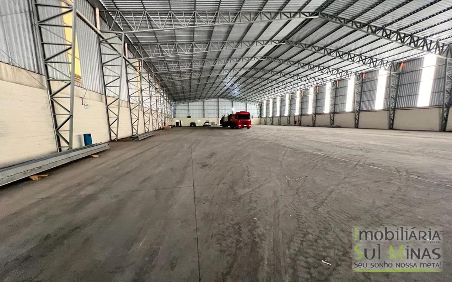 Galpão 2.400 m² com Doca para Locação em Cambuí MG Cod. 1816 (1)