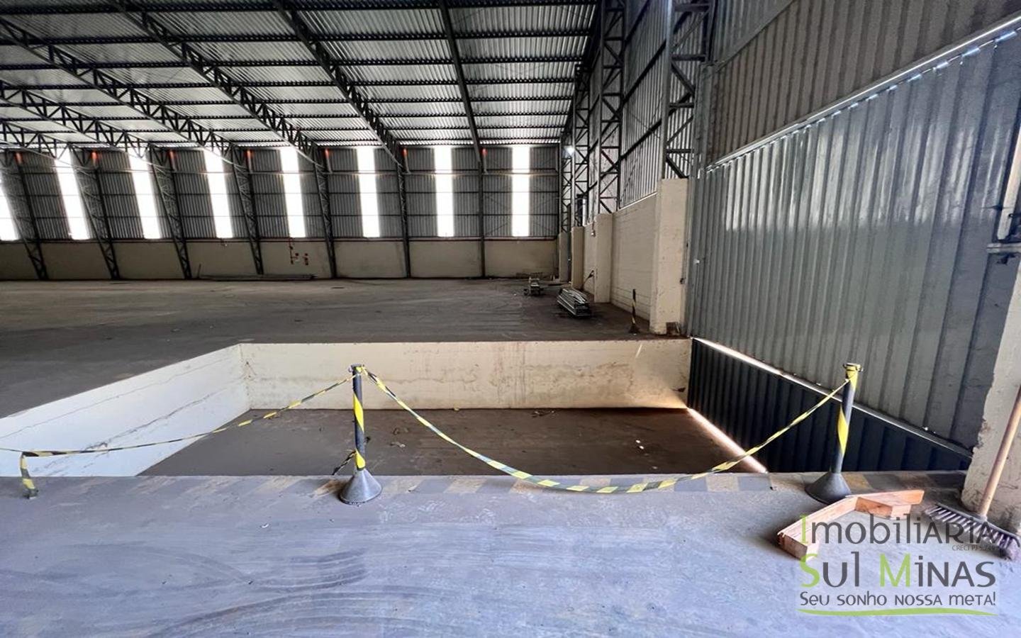 Galpão 2.400 m² com Doca para Locação em Cambuí MG Cod. 1816 (3) Galpão 2.400 m² com Doca para Locação em Cambuí MG Cod. 1816 (3)