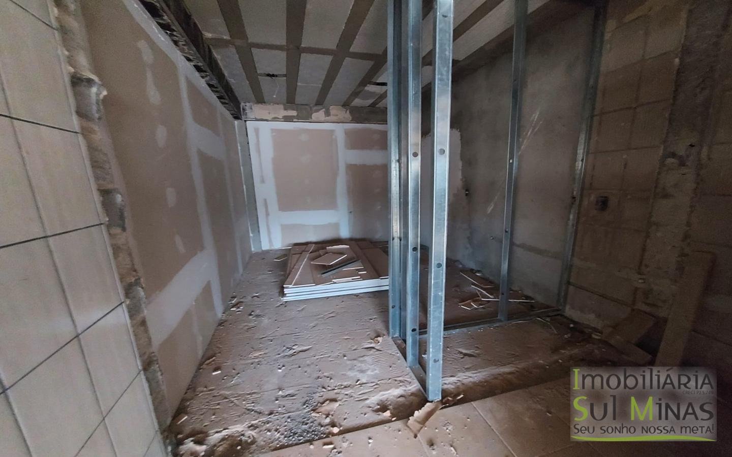 Galpão para Locação com 400 m² a 1km da Fernao Dias Cód. 1757 (8)
