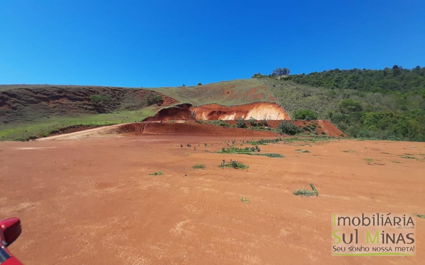 Área Industrial com 24.000 m² com 3 platôs Cod 1258 (5)