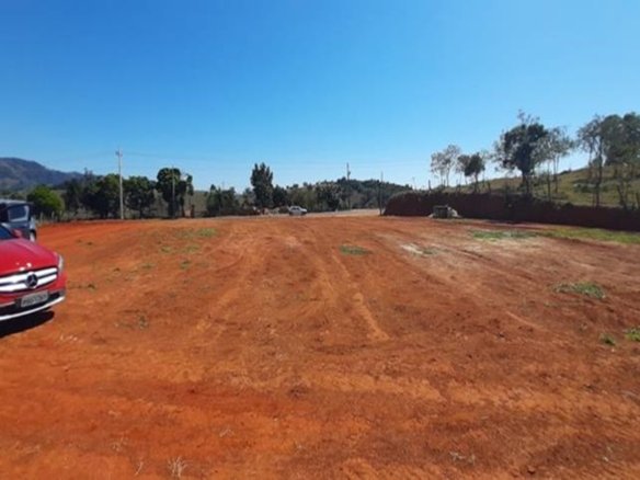 Área industrial de 3.000 m² em Cambuí MG cod 1259