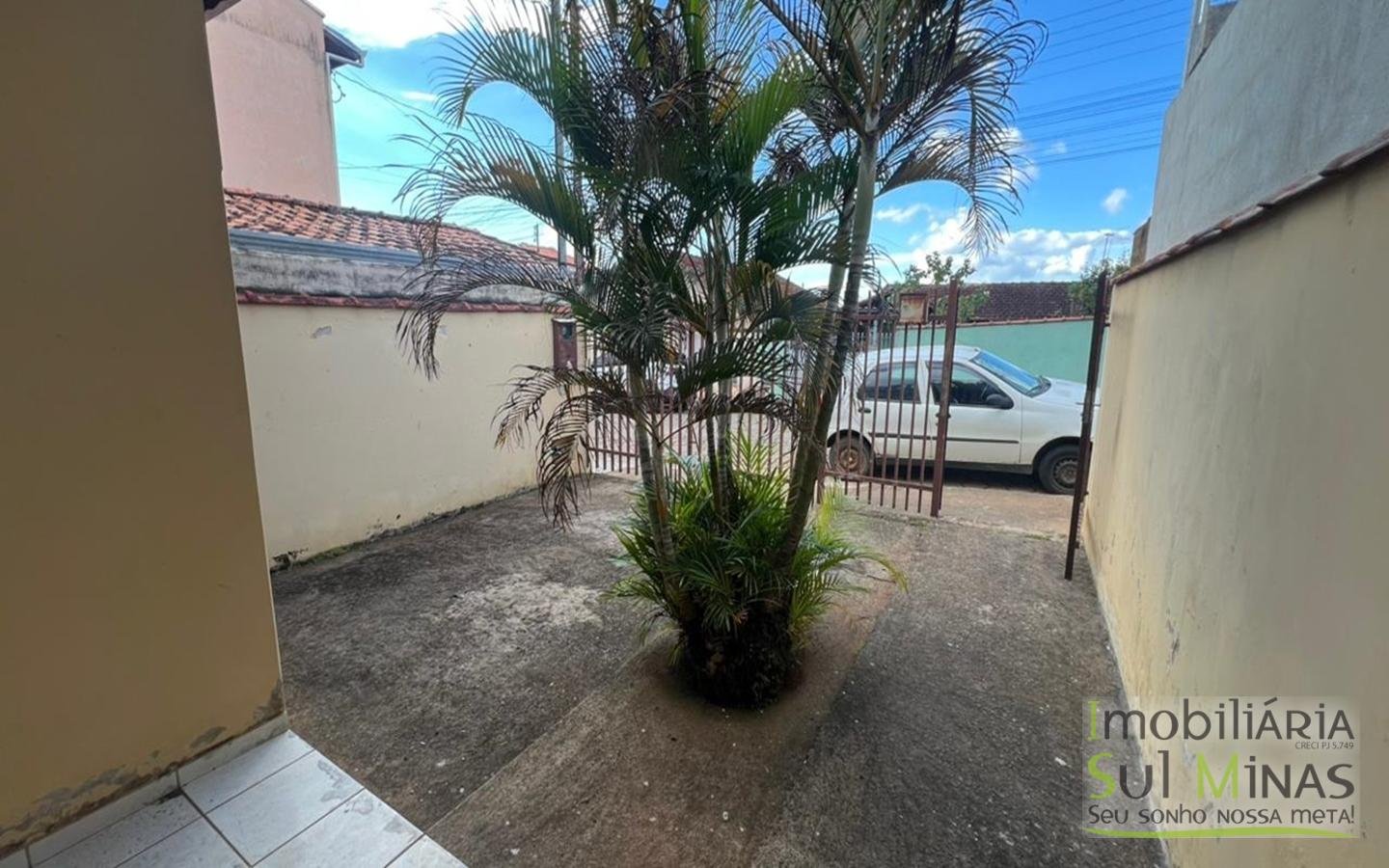 Casa Plana Próxima ao Centro de Cambuí MG À Venda COD2475 (10)