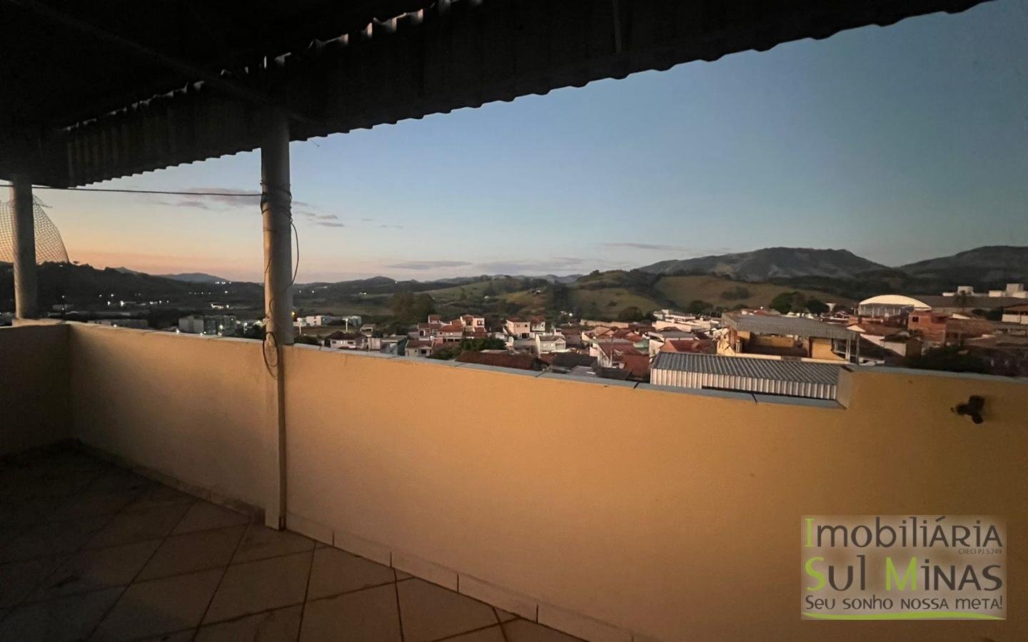Casa com Terraço Privativo para Locação em CambuíMGcod2478 (1)