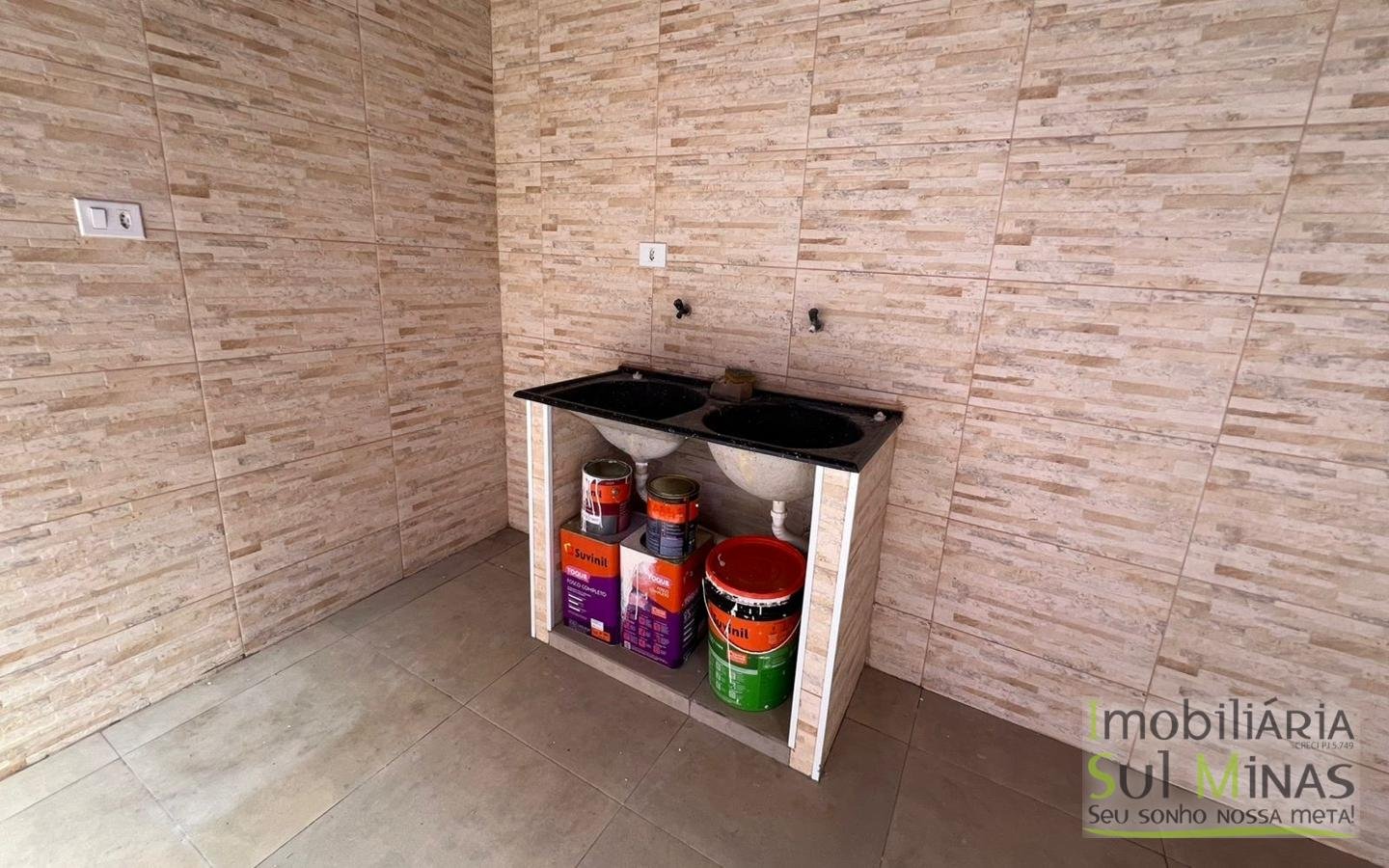Casa plana com área de lazer a venda em Cambui MG cod2488 (2)