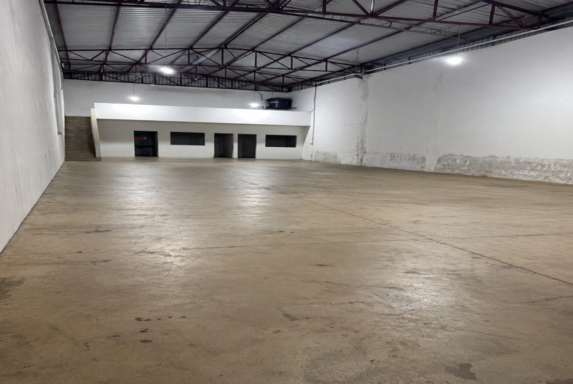 Galpão Com 400m² Em Ótima Localização Para Locação em Cambuí MG COD2381