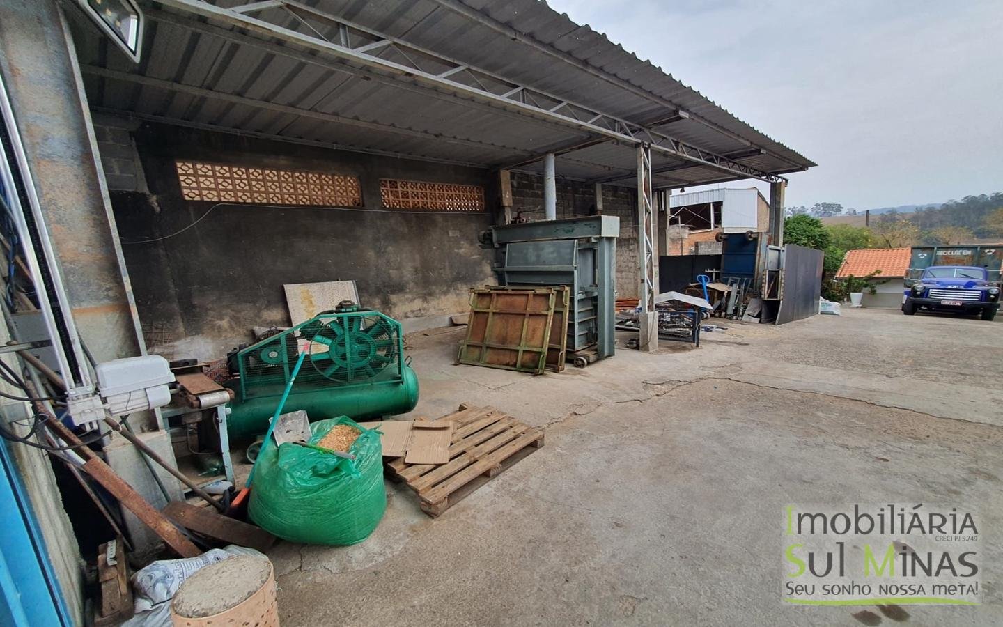 Galpão Comercial para Locação com duas Casas em Cambuí MG (10)