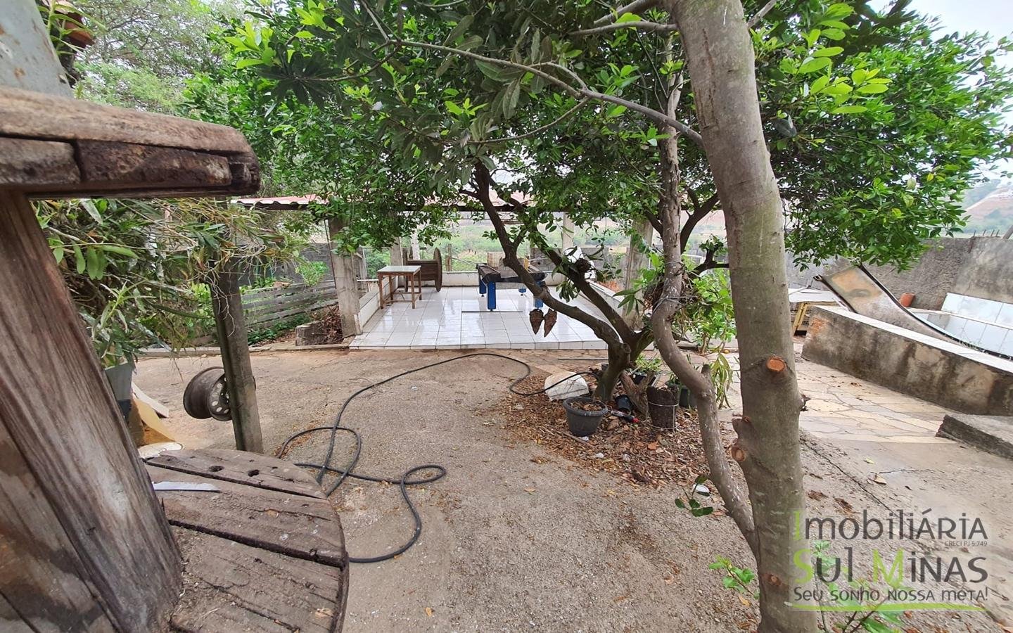 Galpão Comercial para Locação com duas Casas em Cambuí MG (12)