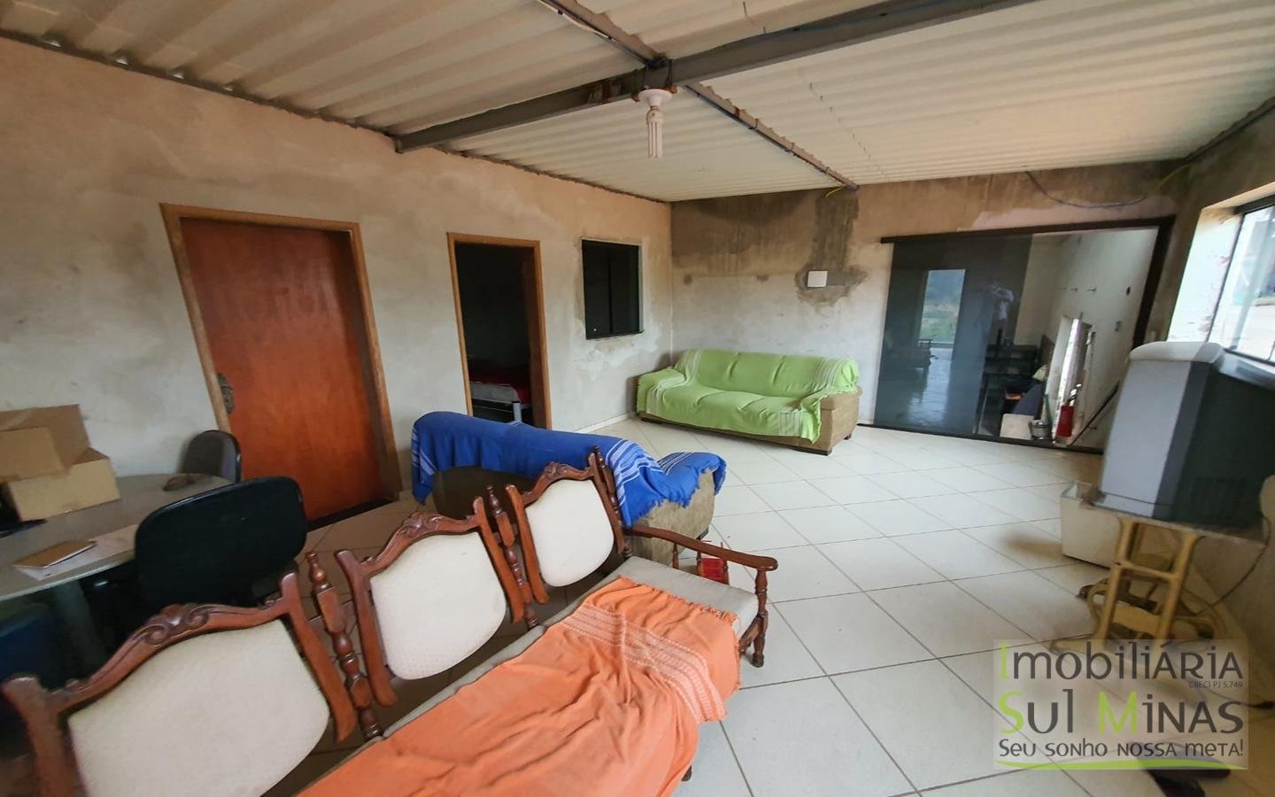 Galpão Comercial para Locação com duas Casas em Cambuí MG (3)