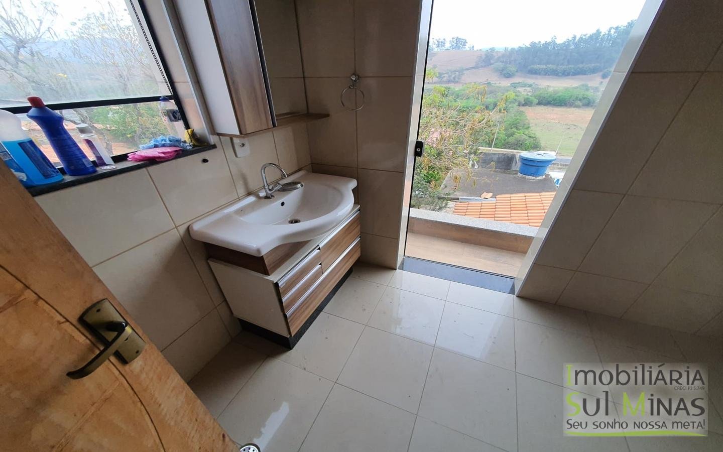 Galpão Comercial para Locação com duas Casas em Cambuí MG (5)