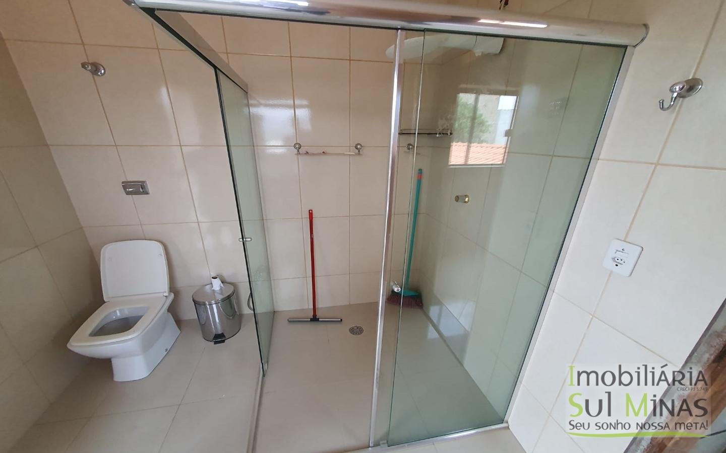 Galpão Comercial para Locação com duas Casas em Cambuí MG (6)