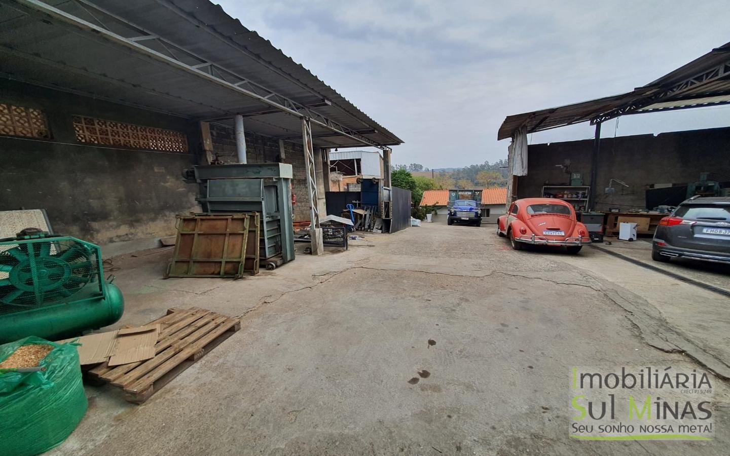 Galpão Comercial para Locação com duas Casas em Cambuí MG (8) Galpão Comercial para Locação com duas Casas em Cambuí MG (8)