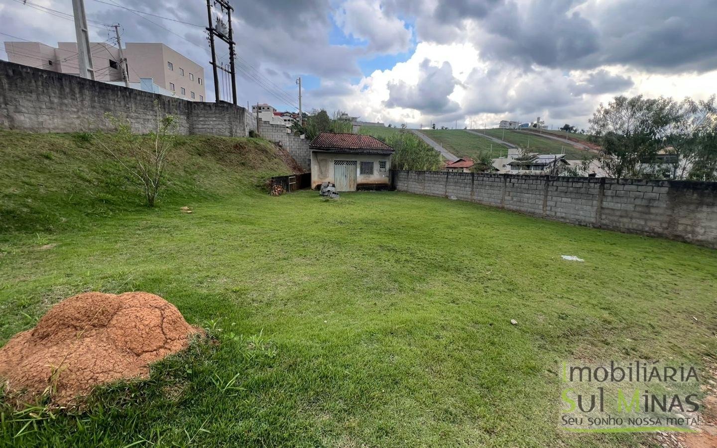 Lote Plano de 275m ² em Condomínio Fechado À Venda em Cambuí MG cod2474 (1) Lote Plano de 275m ² em Condomínio Fechado À Venda em Cambuí MG cod2474 (1)