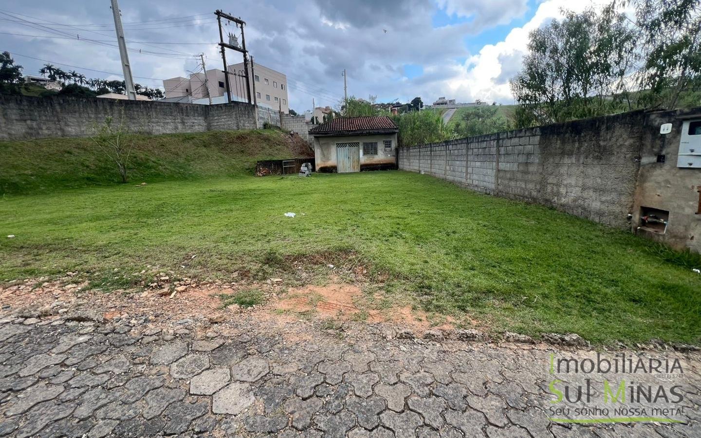 Lote Plano de 275m ² em Condomínio Fechado À Venda em Cambuí MG cod2474 (4)