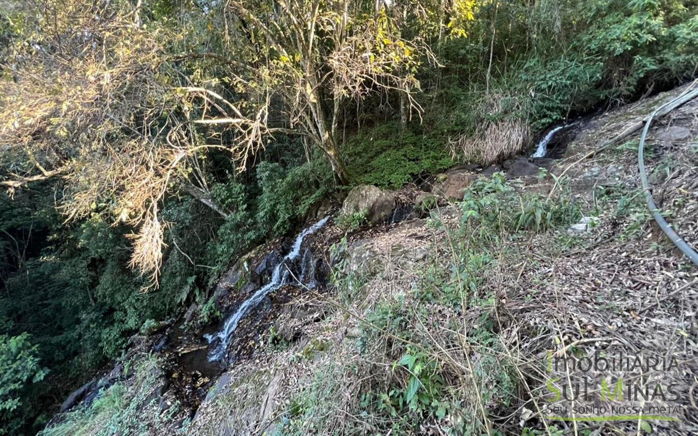 Sítio à Venda em CamanducaiaMG – 107.000 m² cod2476 (1)