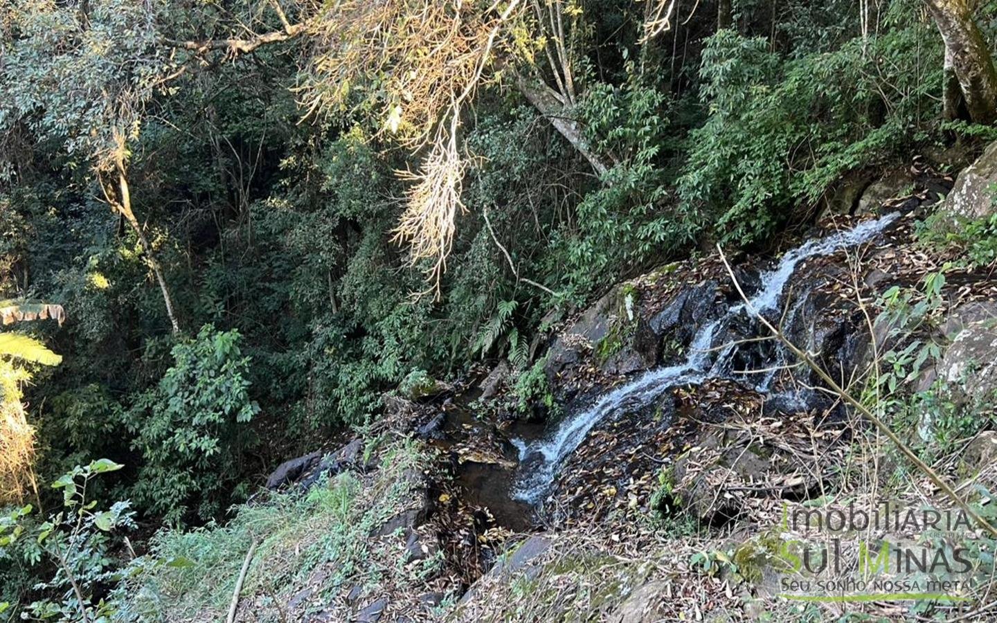 Sítio à Venda em CamanducaiaMG – 107.000 m² cod2476 (2)