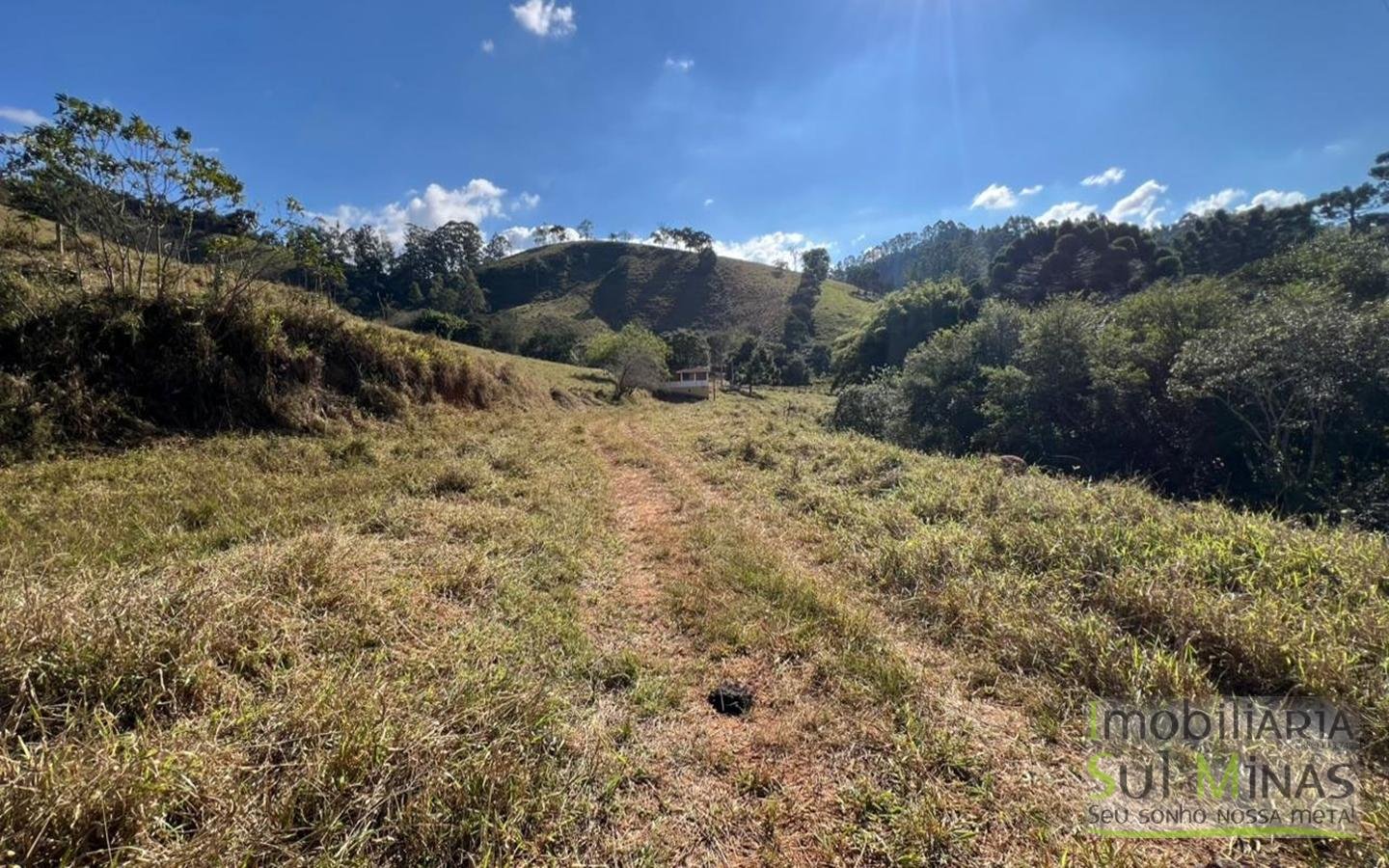 Sítio à Venda em CamanducaiaMG – 107.000 m² cod2476 (3)