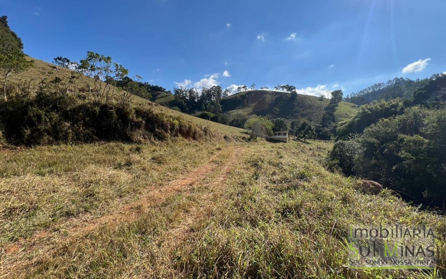Sítio à Venda em CamanducaiaMG – 107.000 m² cod2476 (7)