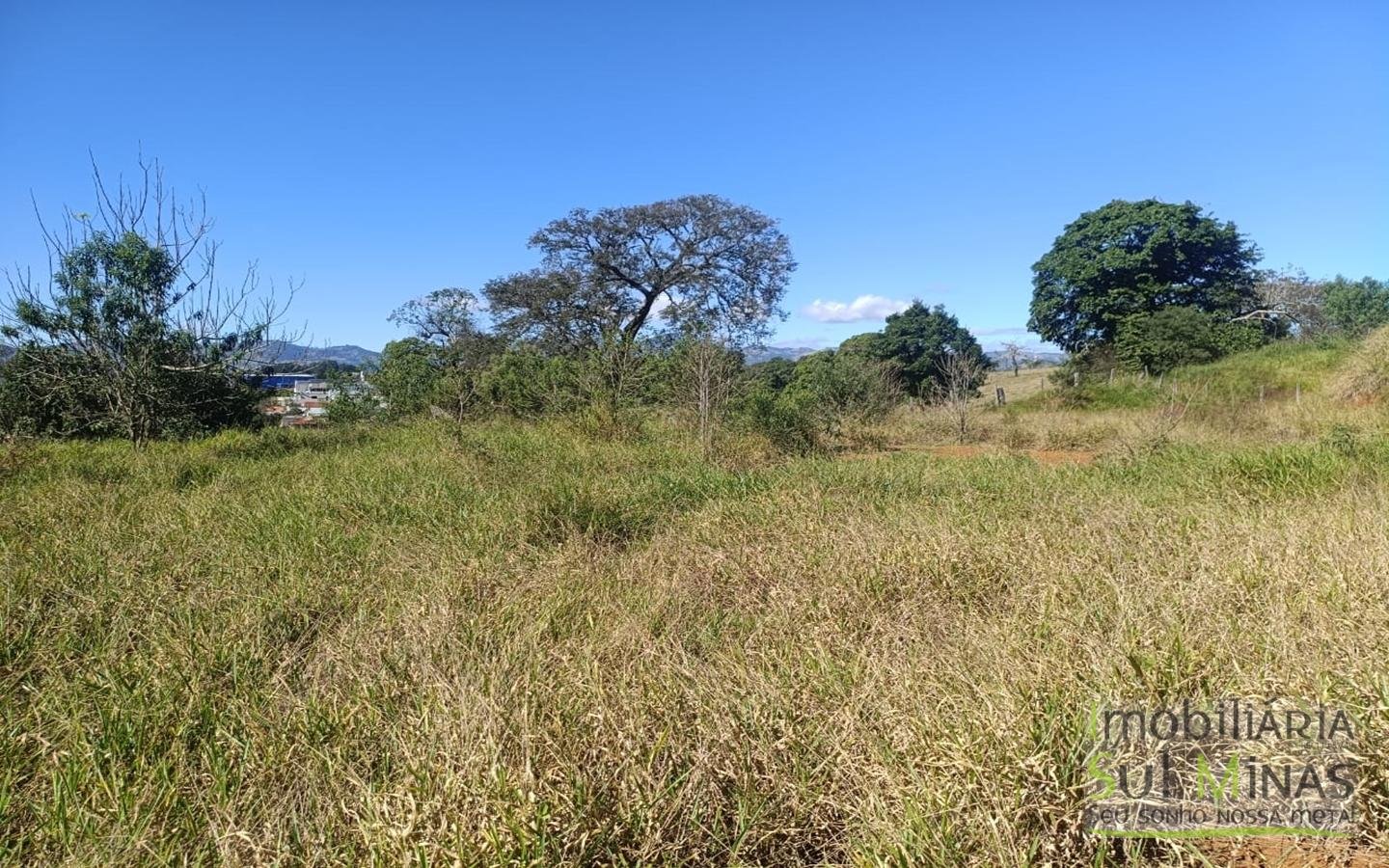 Terreno Urbano com Potencial para Galpão à Venda em CambuíMGcod2482 (2)
