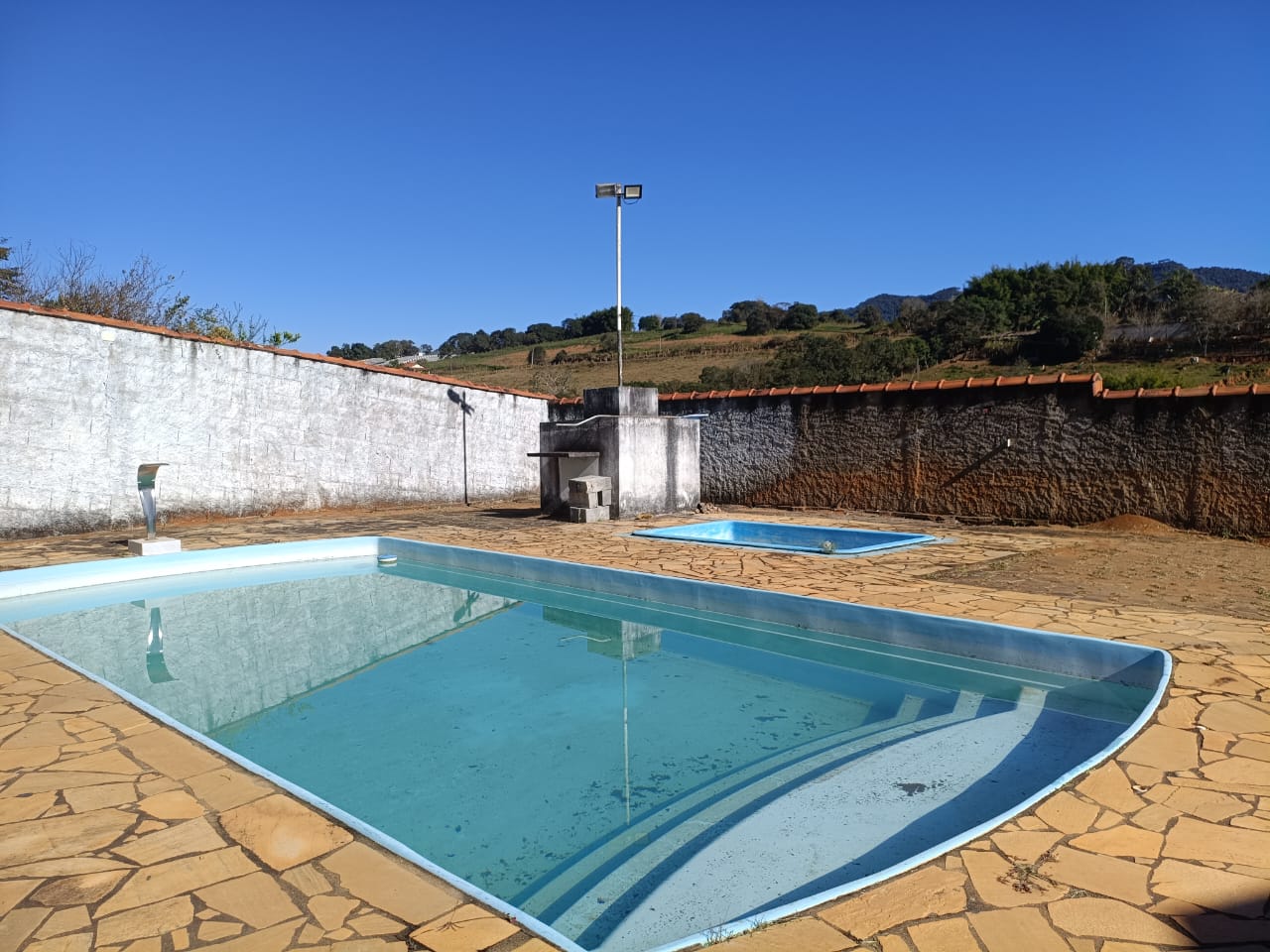 Chácara de 950m² com piscina e escritura a venda em Cambuí MG — 2503 — Foto 02 Chácara de 950m² com piscina e escritura a venda em Cambuí MG — foto 02