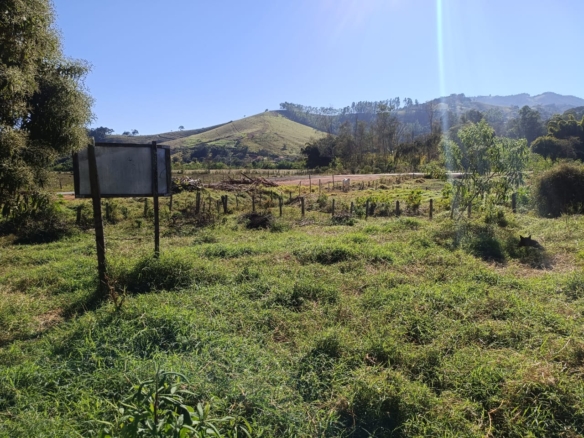 Lote de 320 m² próximo ao centro à venda em Córrego do Bom Jesus MG — foto 01