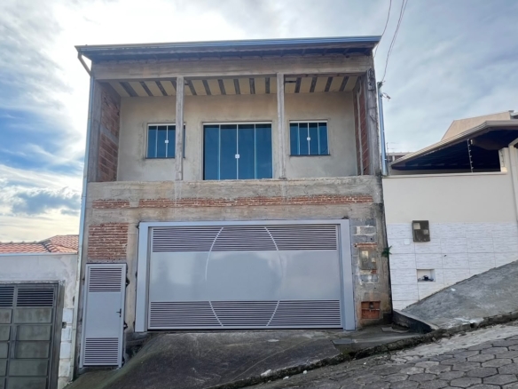 Casa semi acabada a 1km do centro, a venda em Cambui MG — foto 02