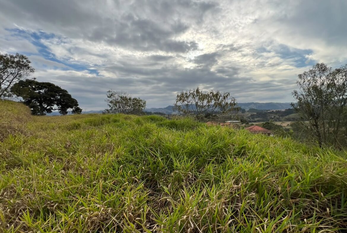 Imagem 01 do terreno em Cambuí/MG — cód. 2513