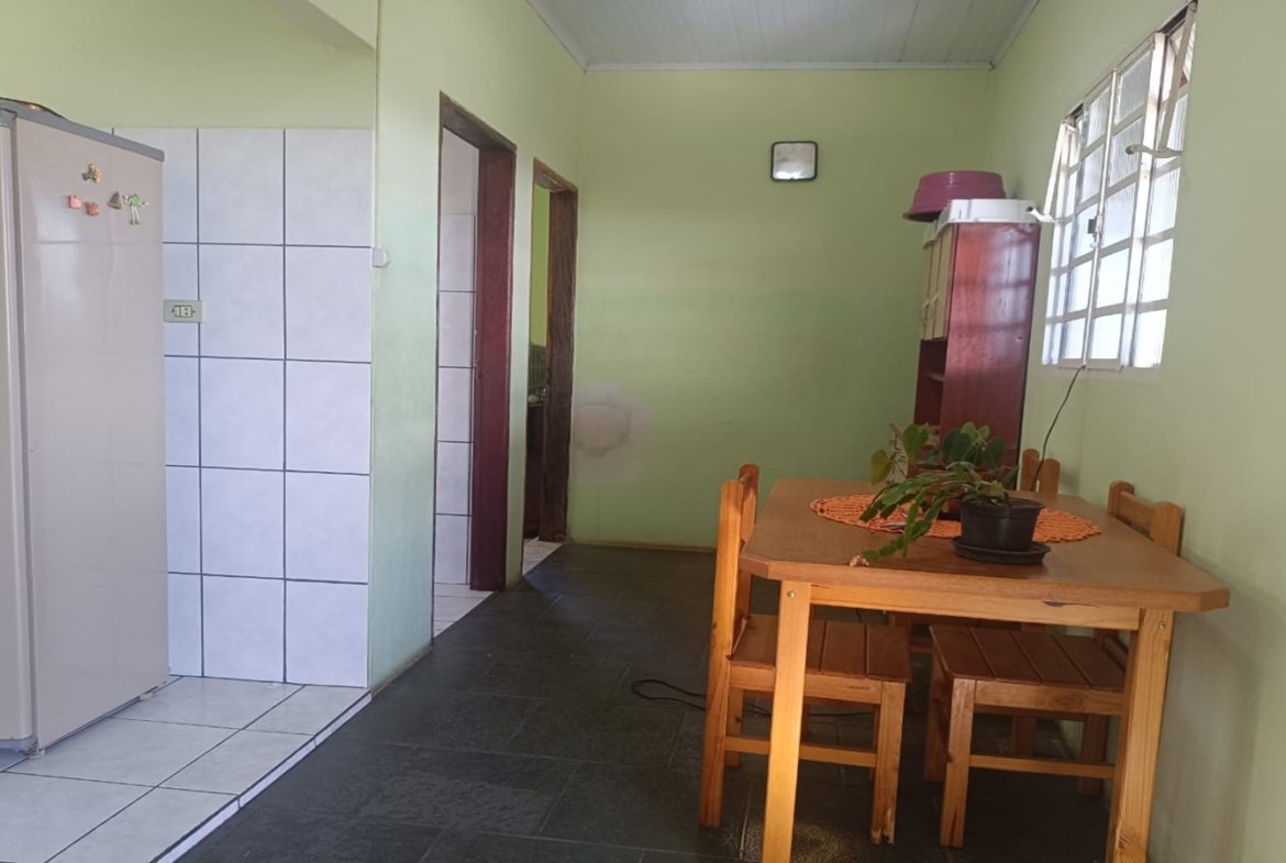 Casa de esquina com 2 garagens independentes e 300m² de construção a venda em Cambui MG