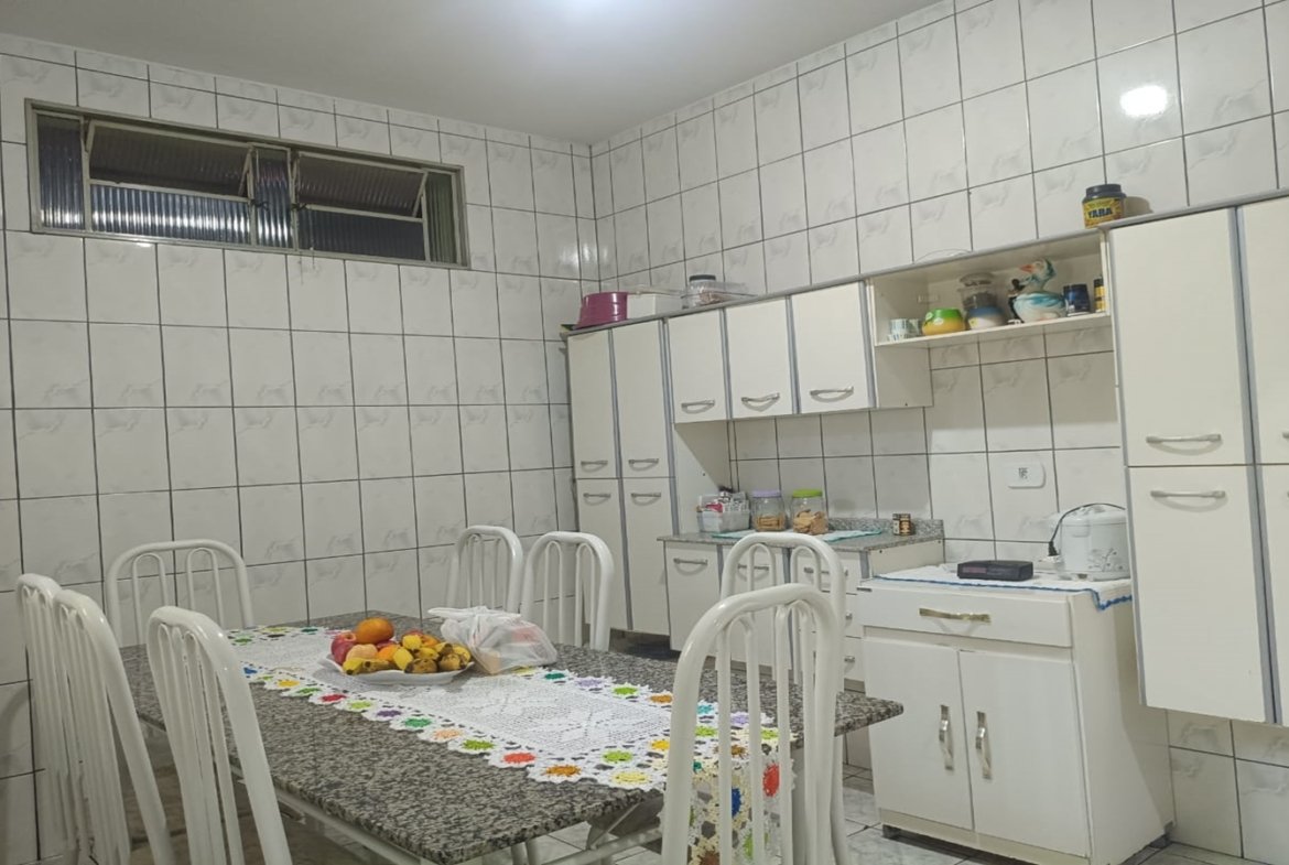 Casa de esquina com 2 garagens independentes e 300m² de construção a venda em Cambui MG