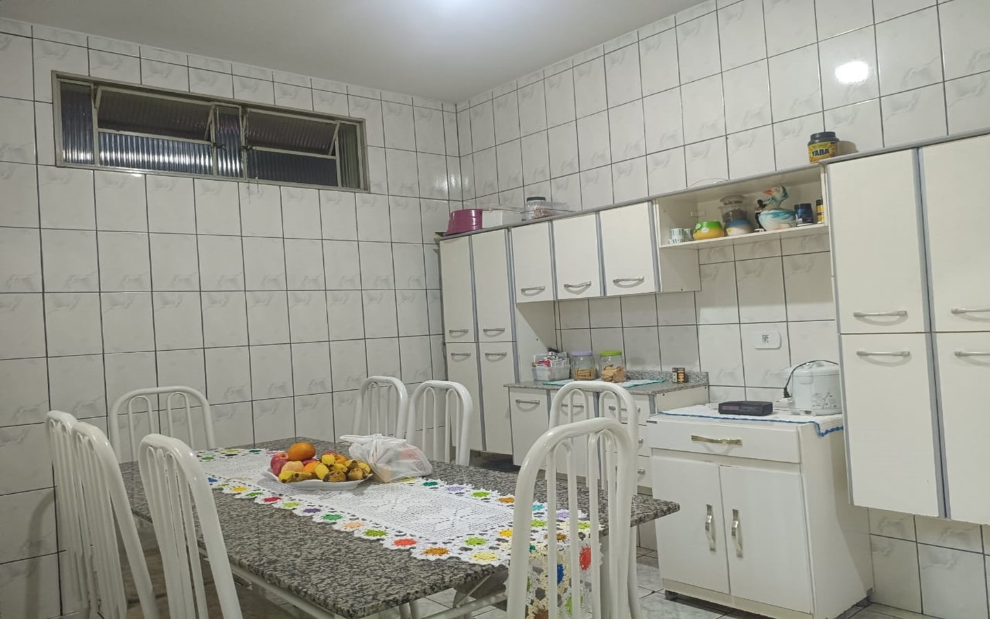 Casa de esquina com 2 garagens independentes e 300m² de construção a venda em Cambui MG