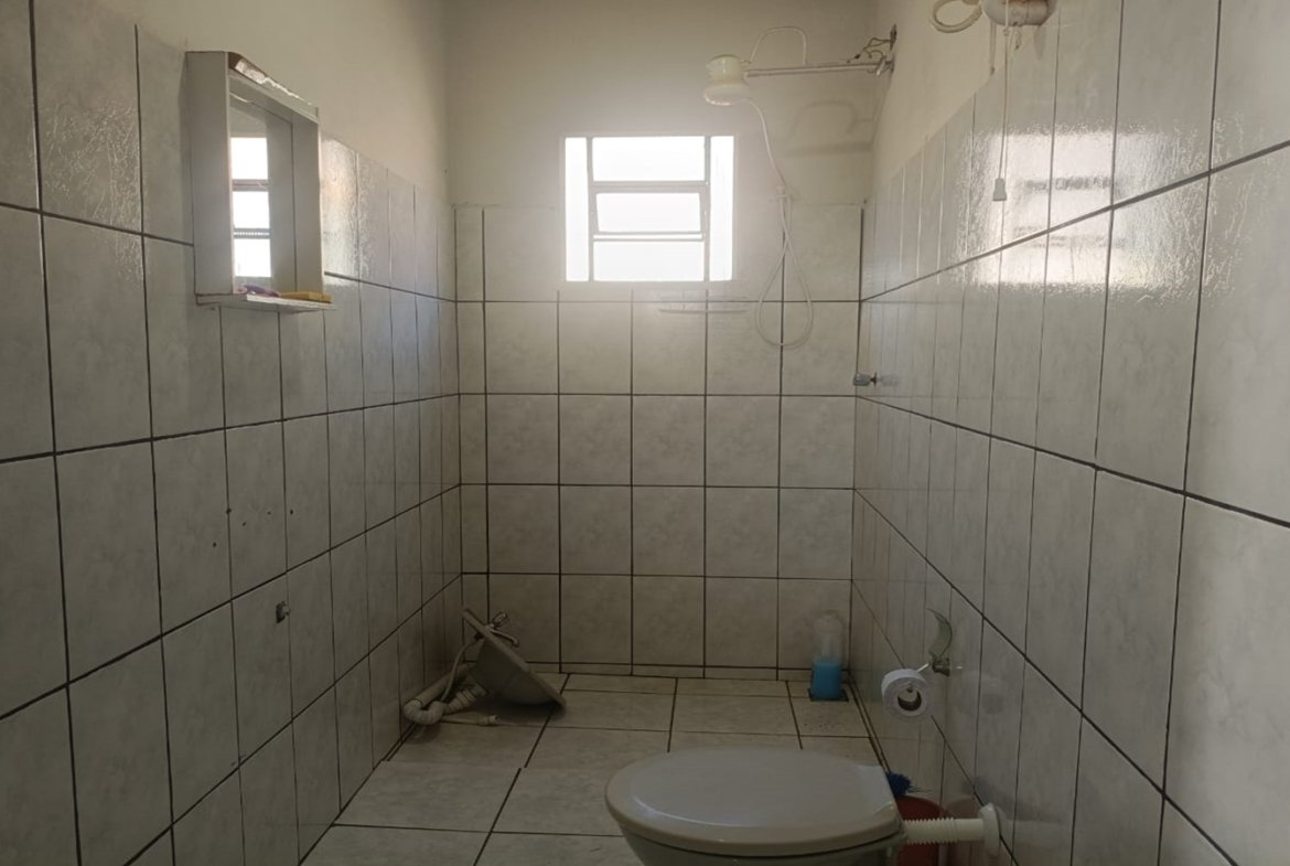 Casa de esquina com 2 garagens independentes e 300m² de construção a venda em Cambui MG